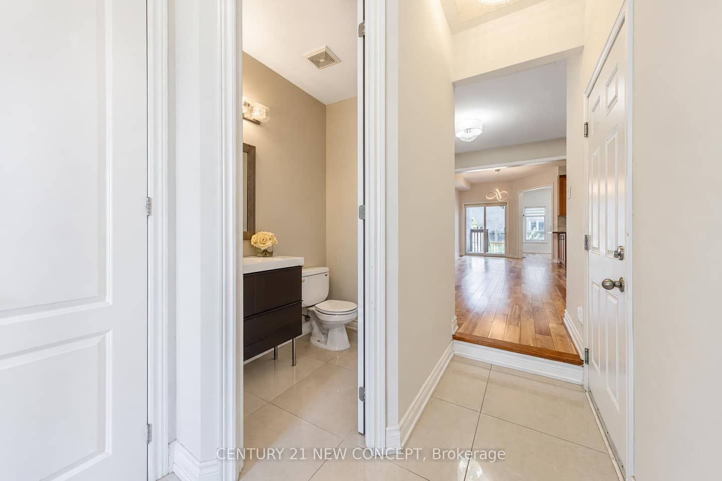 210 Lauderdale Drive E, Vaughan, ON L6A 0S6