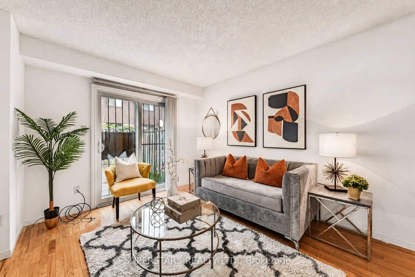 275 Broadview Avenue 10, Toronto, ON M4M 3H5
