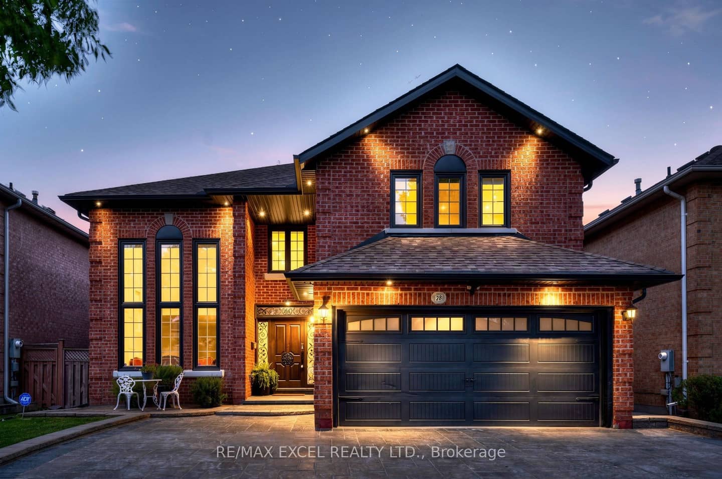 2B Trinity Crescent, Richmond Hill, ON L4B 2S4