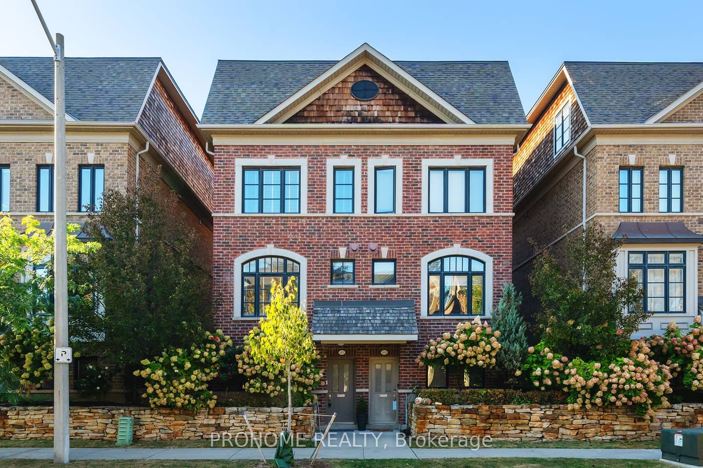 1831 Pagehurst Avenue, Mississauga, ON L4X 1Y4