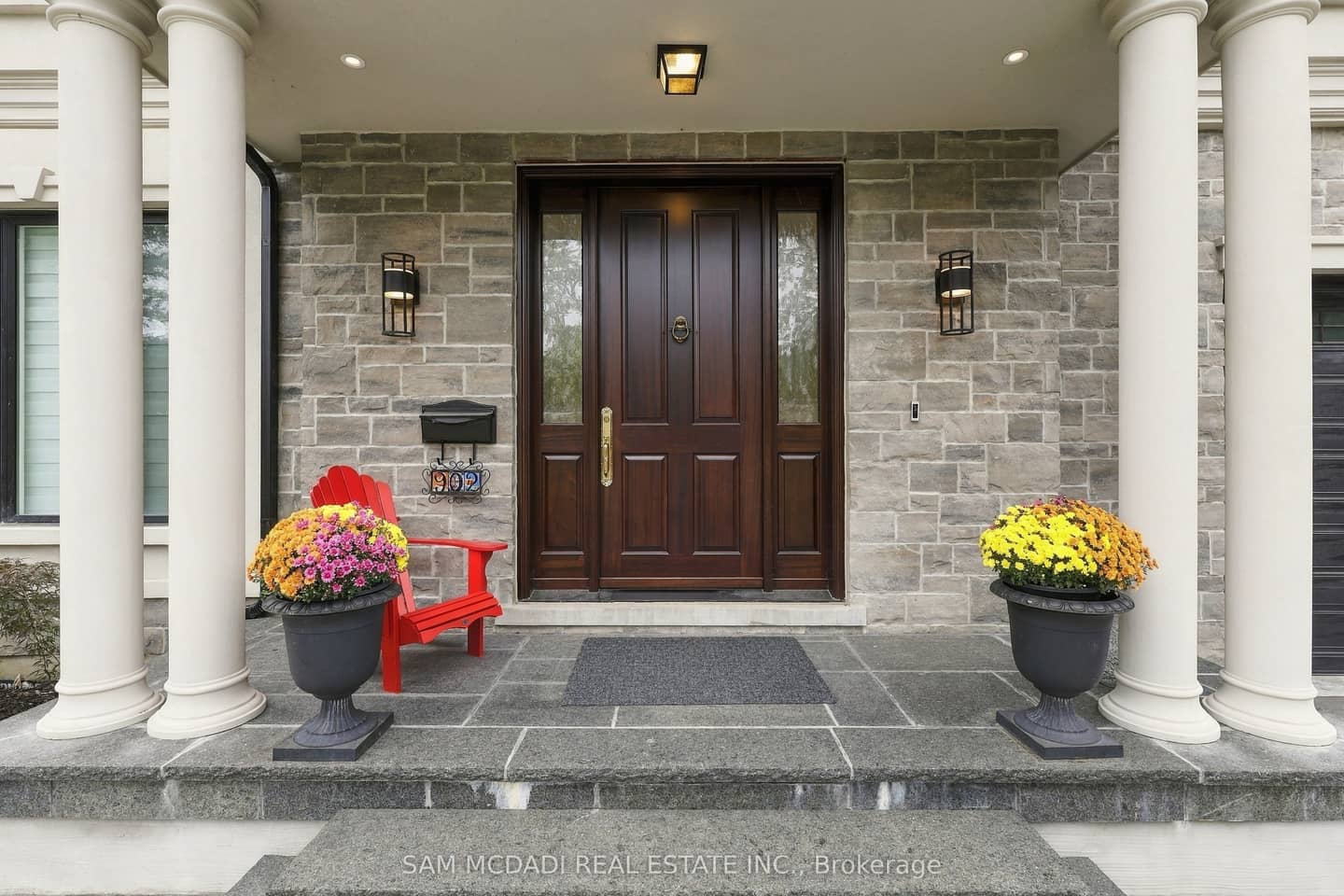 902 Parkland Avenue, Mississauga, ON L5H 3H1