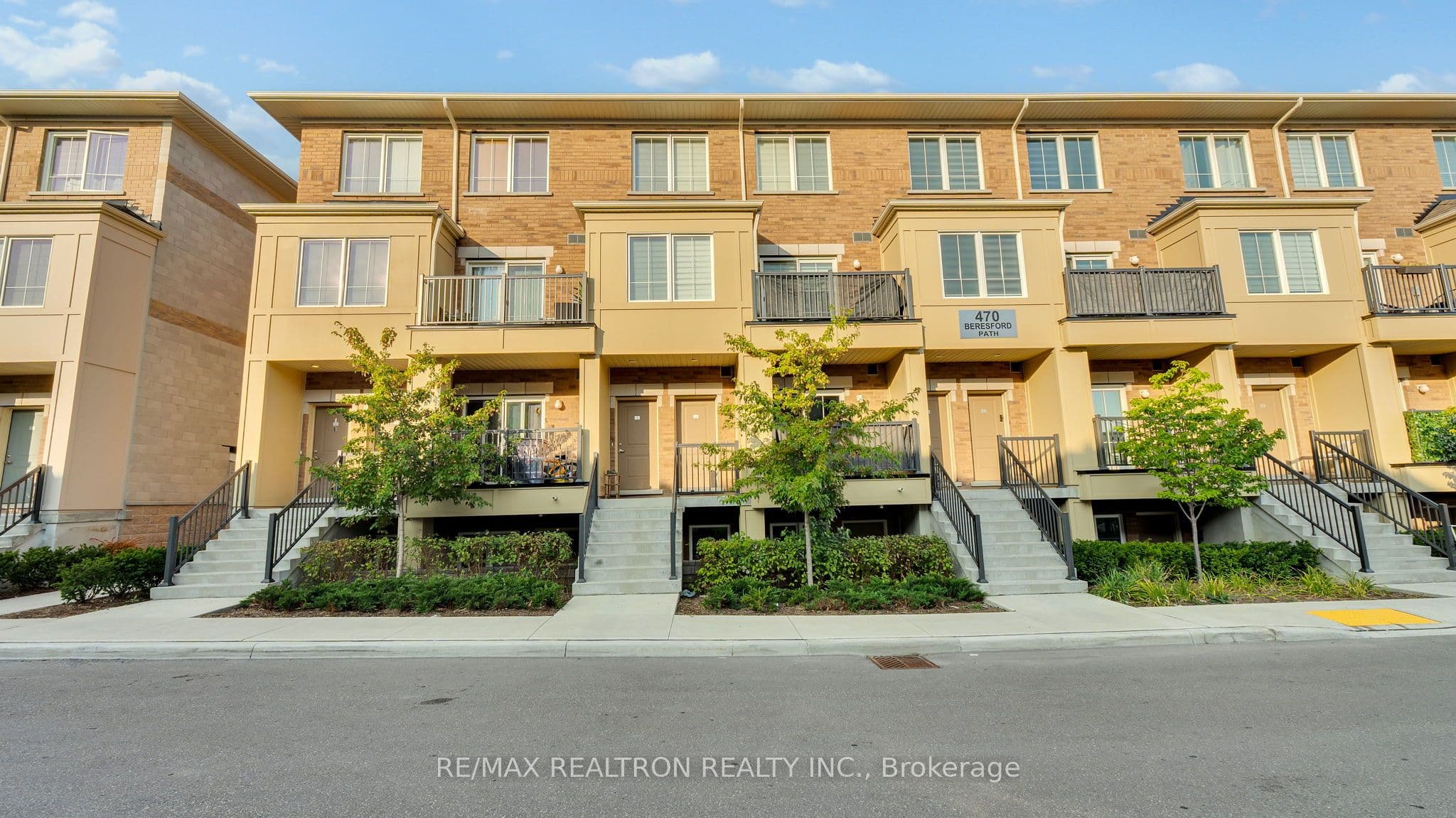 470 Beresford Path 4, Oshawa, ON L1H 5S7