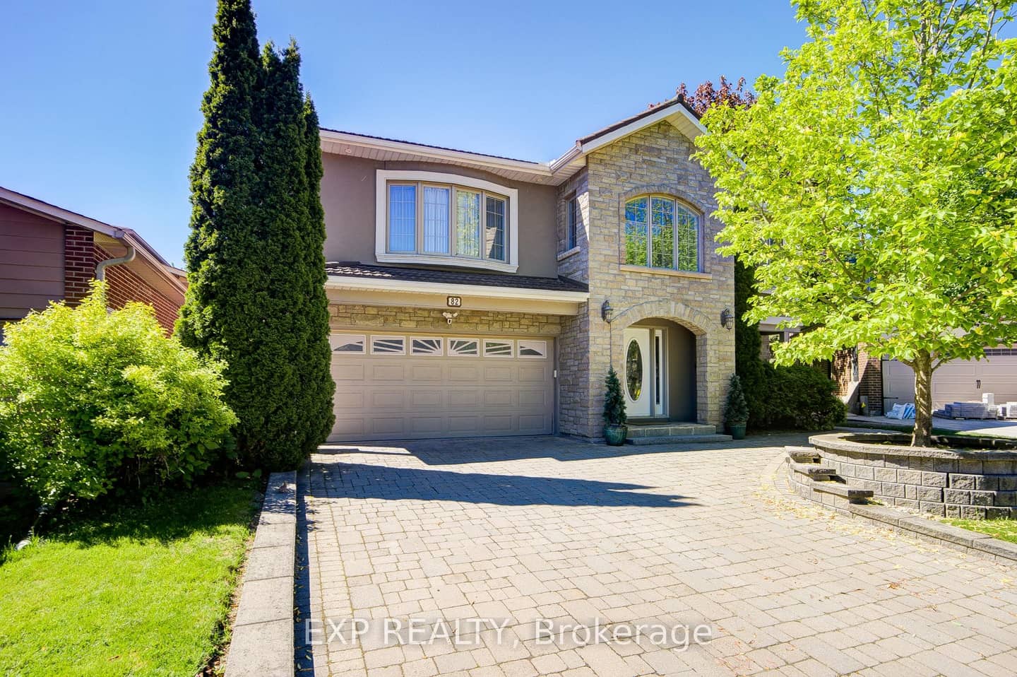82 Derby Court, Newmarket, ON L3Y 5Z9