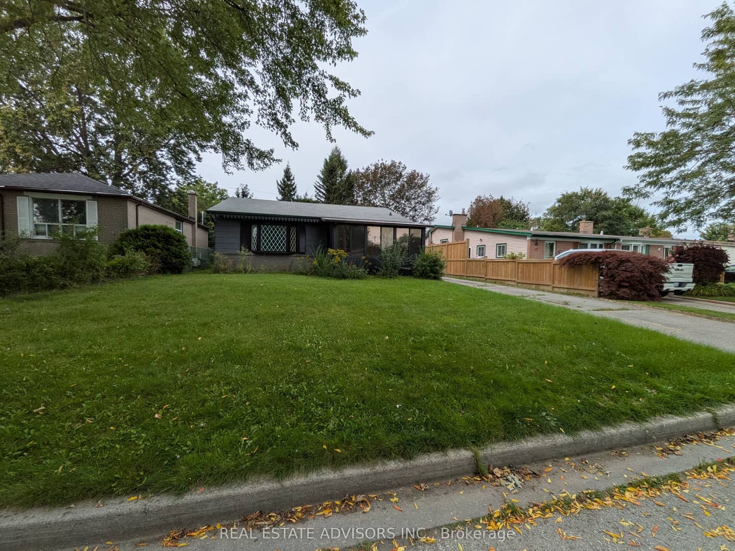 712 Annland Street, Pickering, ON L1W 1B4