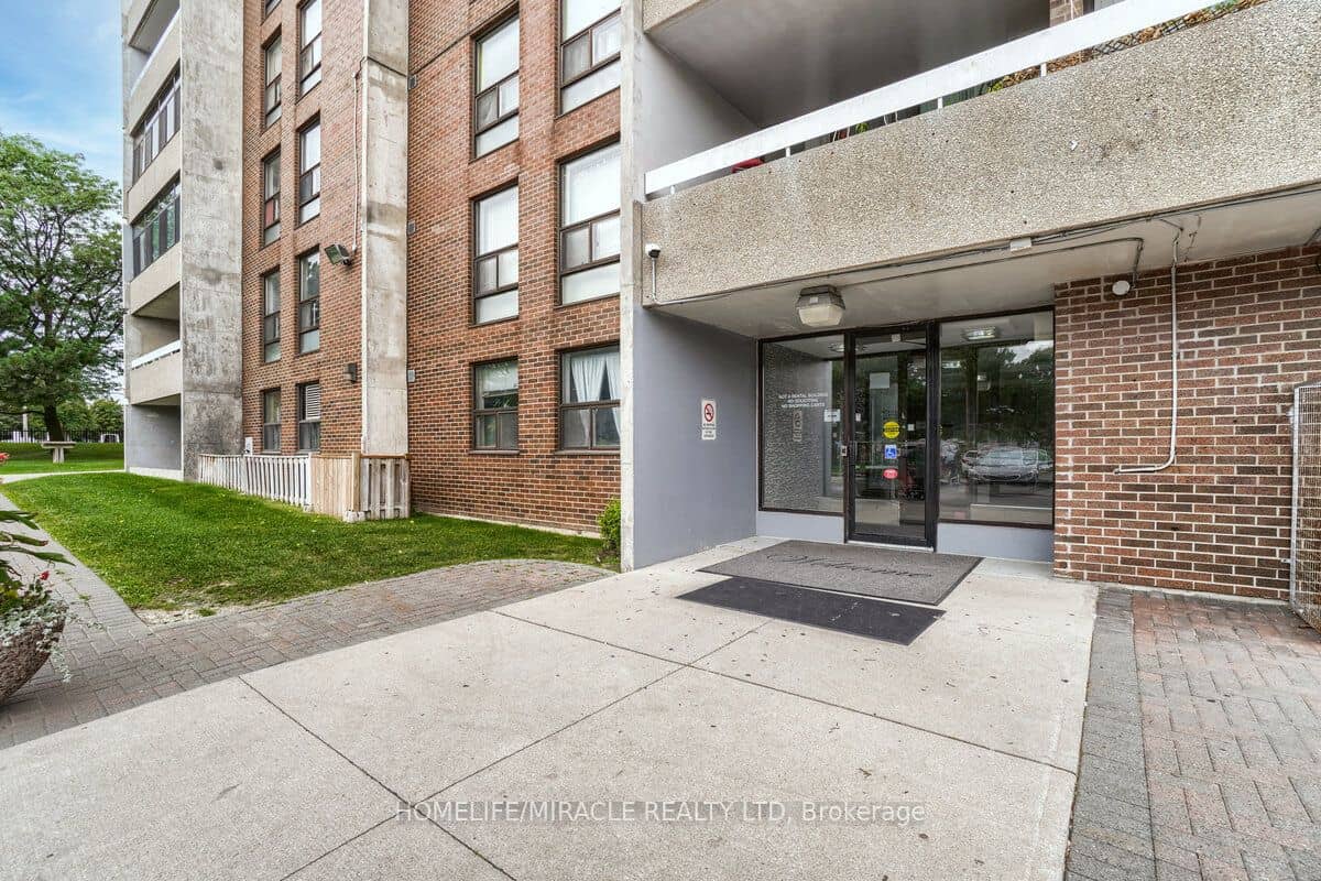 15 Kensington Road 1703, Brampton, ON L6T 3W2