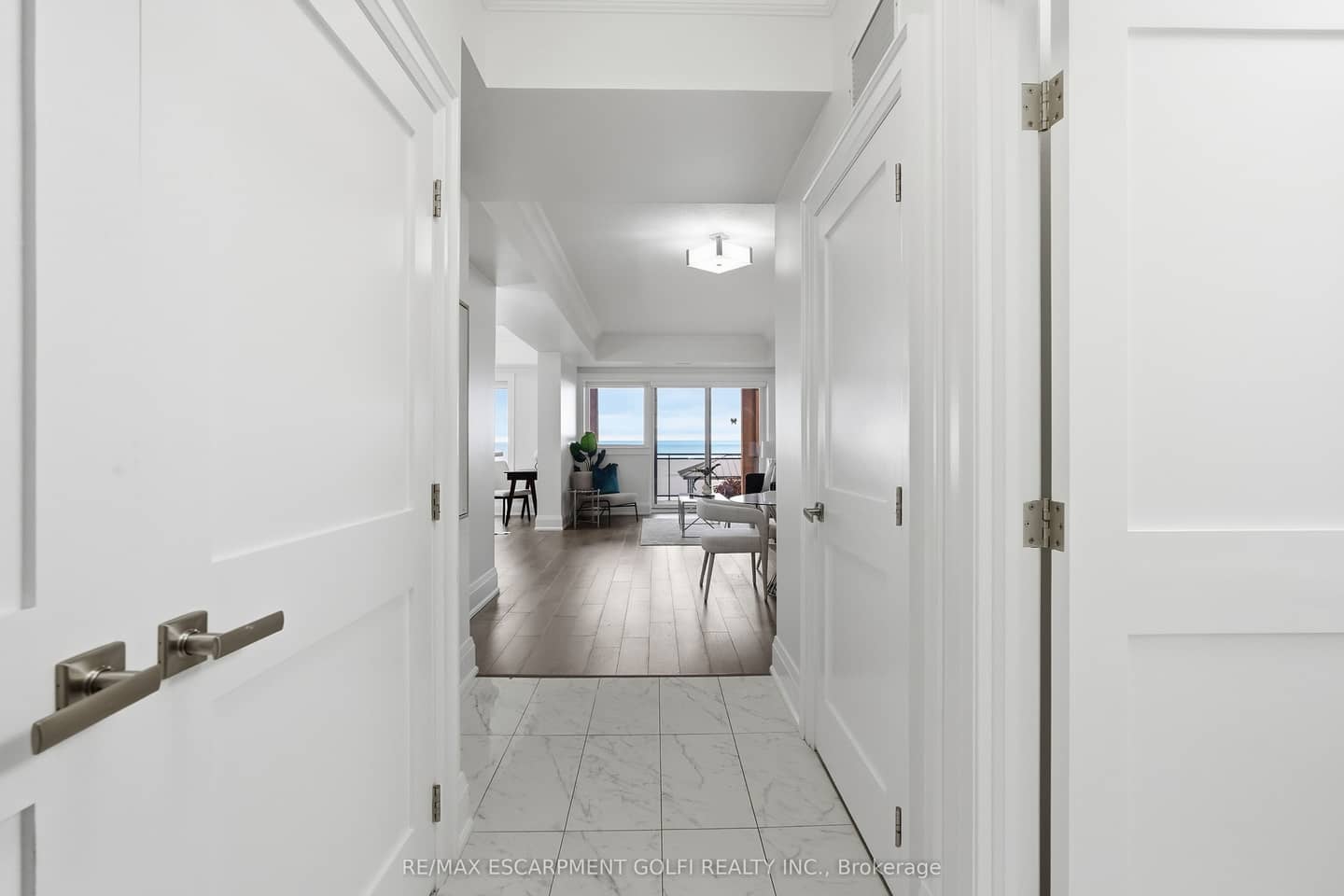 5340 Lakeshore Road 203, Burlington, ON L7L 7A8