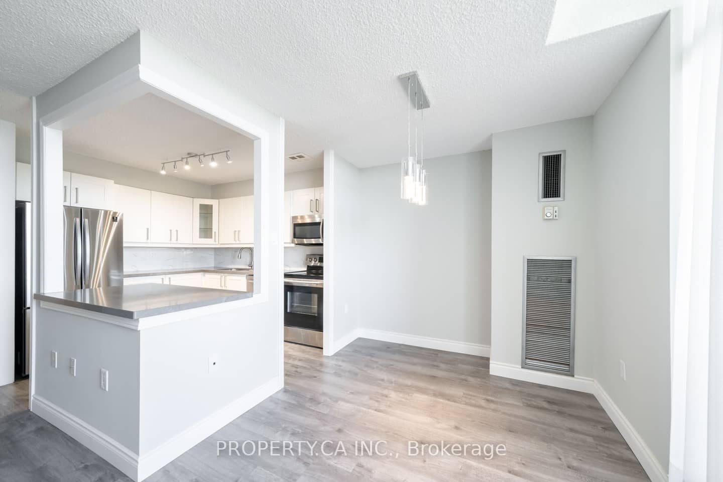 355 Rathburn Road E 1204, Mississauga, ON L4Z 1H4