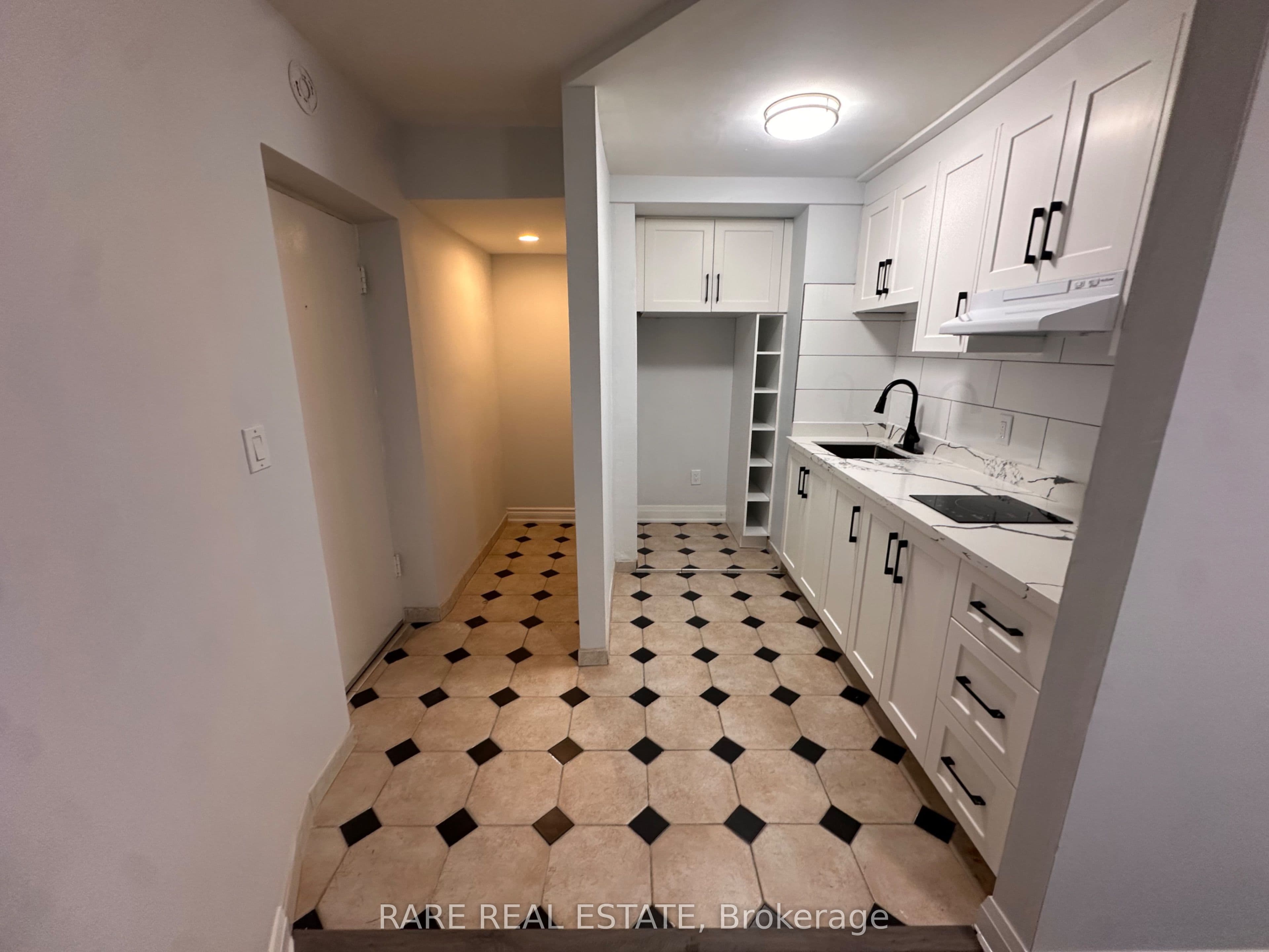 130 Macpherson Avenue 8, Toronto, ON M5R 1W8