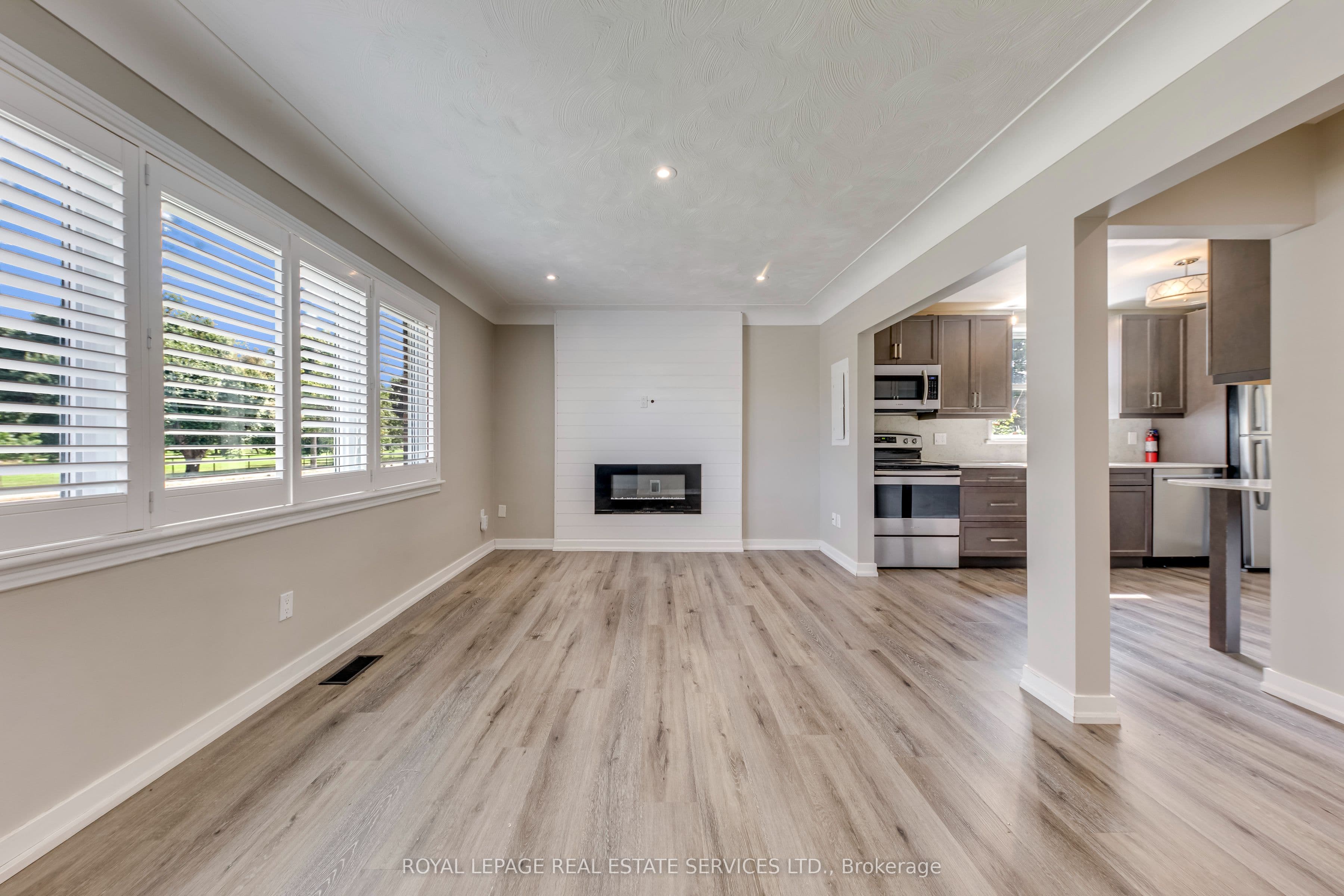 191 Nash Road N Upper, Hamilton, ON L8H 2P8