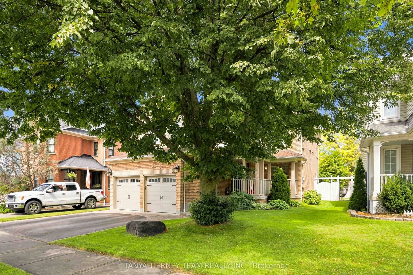 16 Waring Avenue, Whitby, ON L1M 1G4