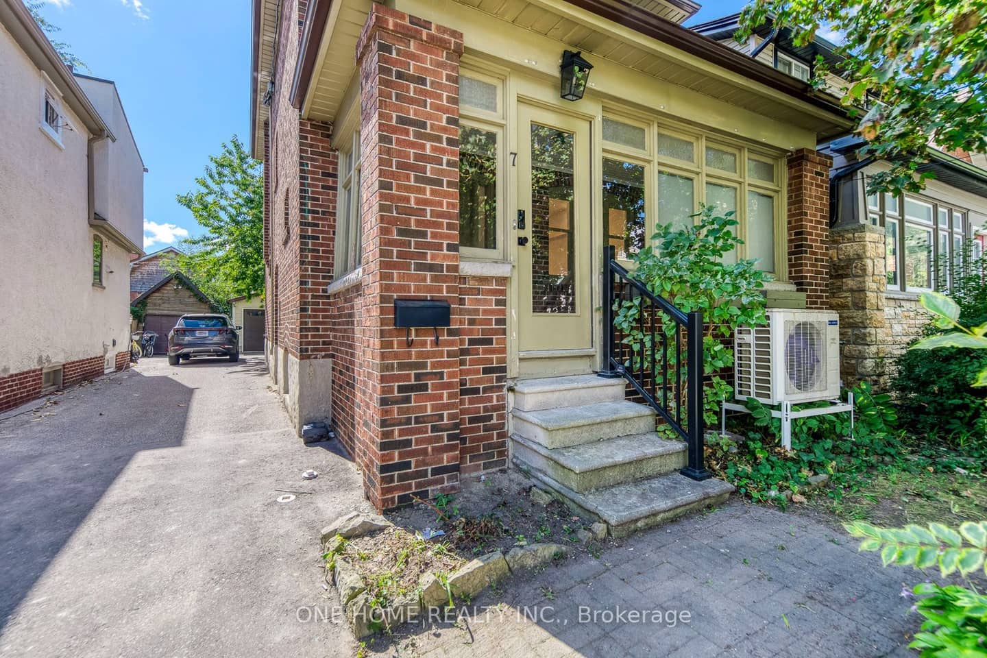 7 Methuen Avenue, Toronto, ON M6S 1Z7