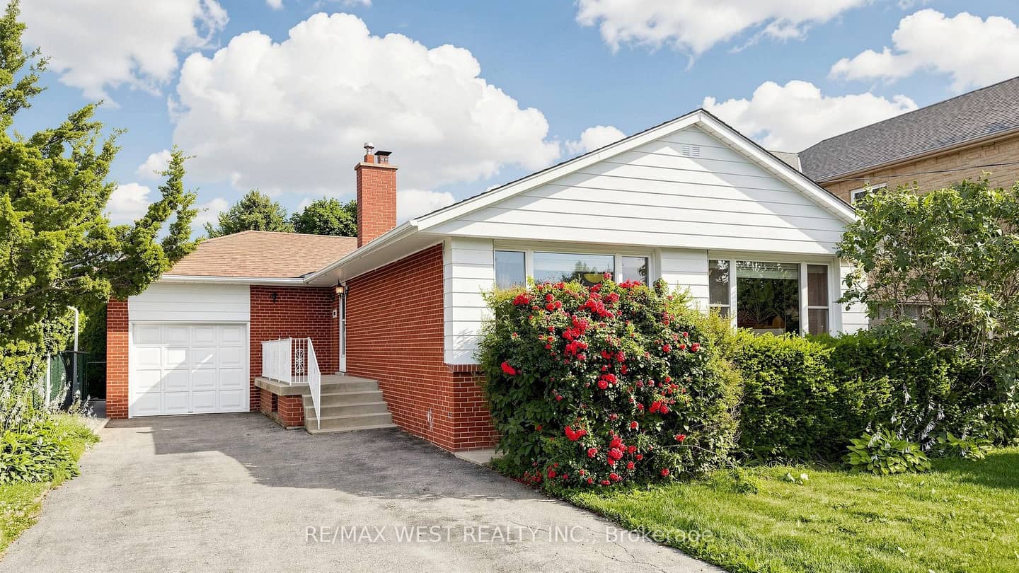 32 Allonsius Drive, Toronto, ON M9C 3N5