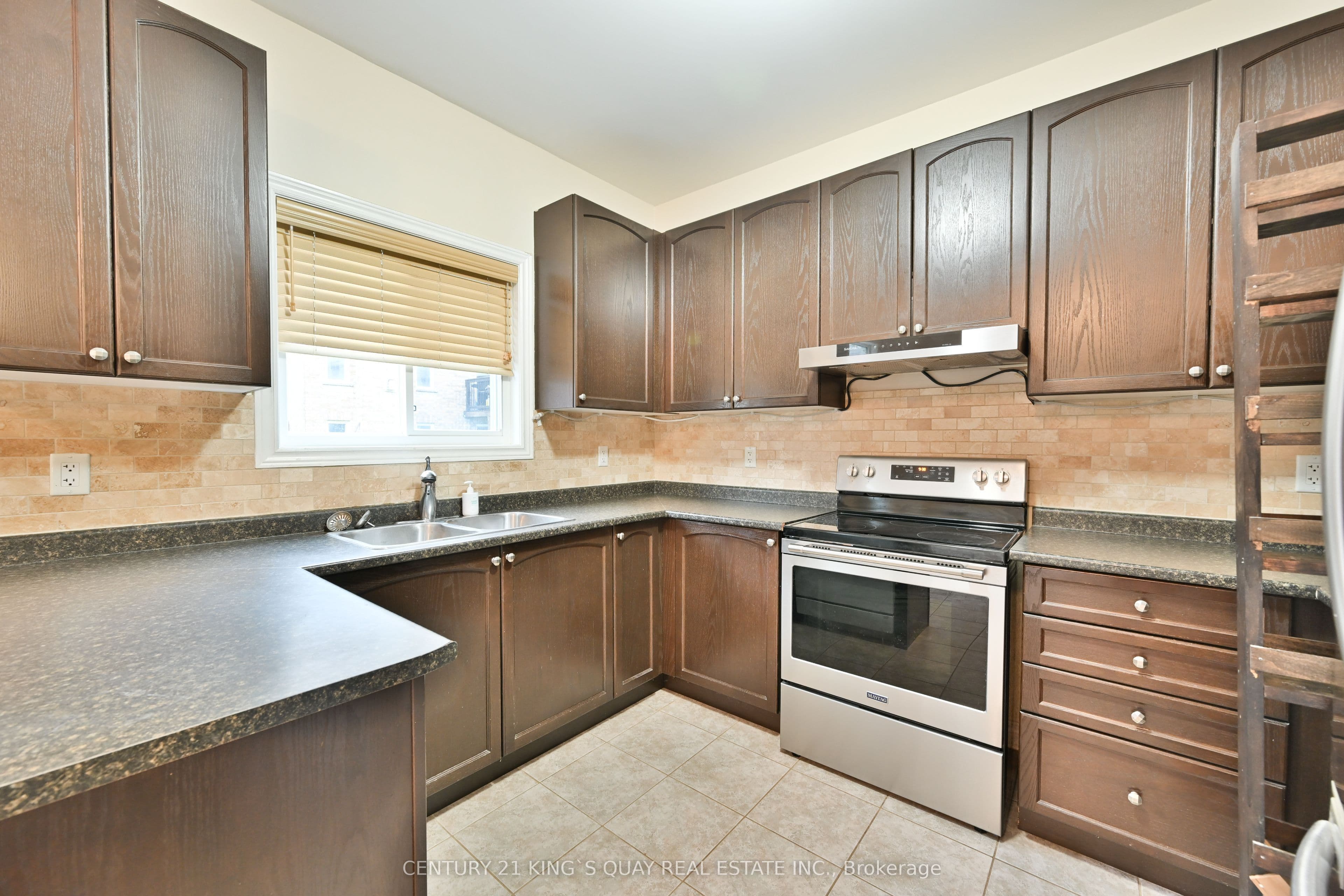 10 Lundigan Drive, Georgina, ON L4P 0C3