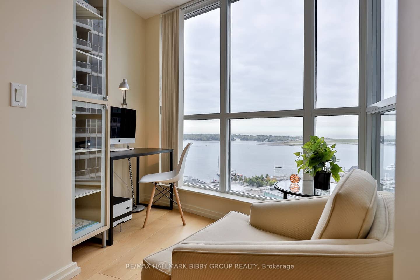 208 Queens Quay 1911, Toronto, ON M5J 2Y5