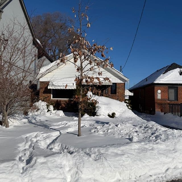 293 Glebemount Avenue Lower, Toronto, ON M4C 3V4
