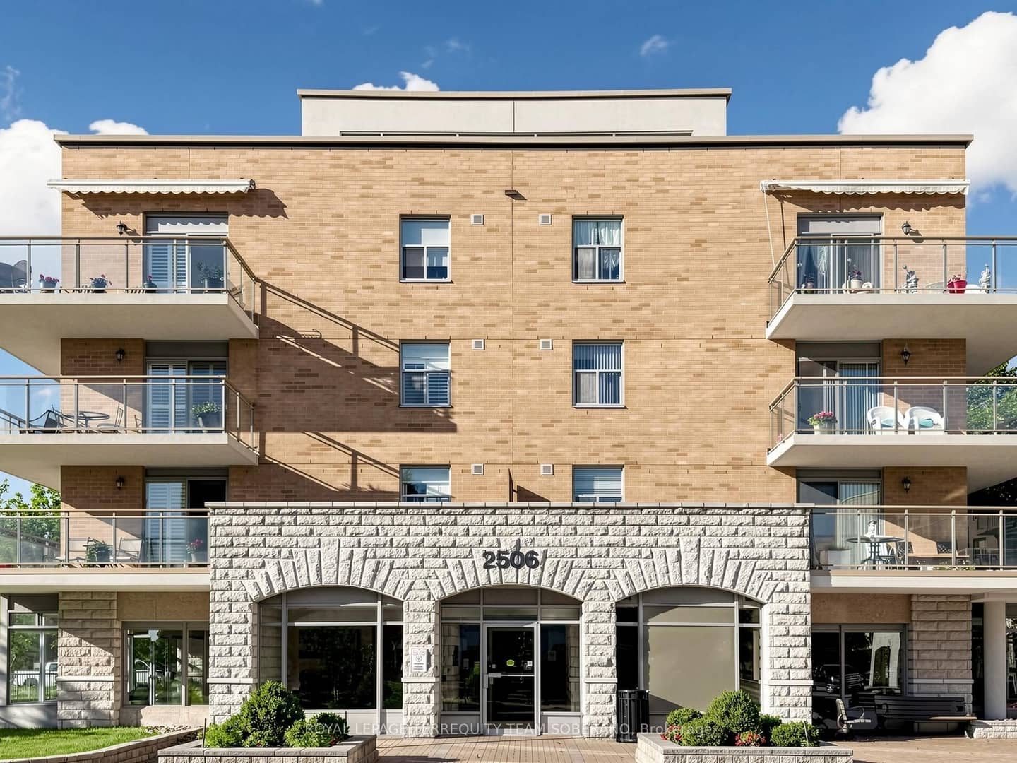 2506 Rutherford Road 212, Vaughan, ON L4K 5N4