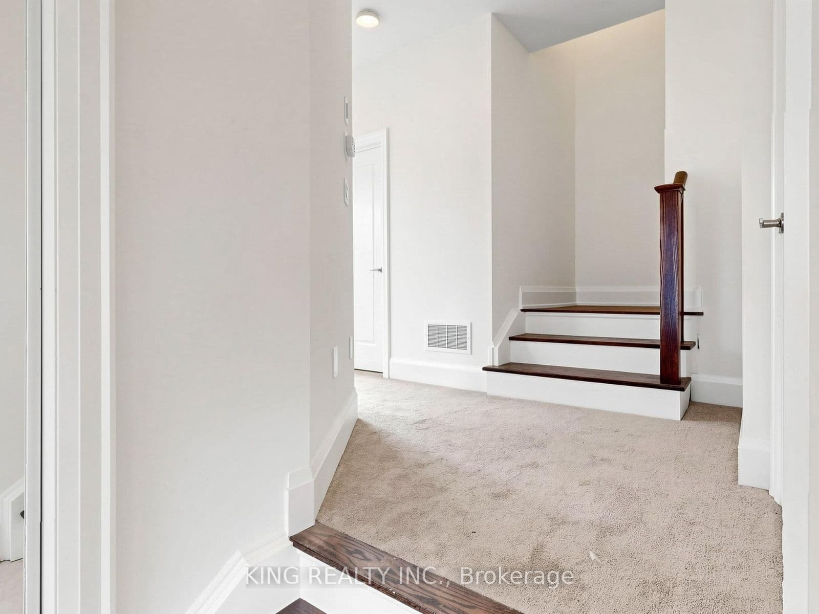 3290 Taha Garden, Oakville, ON L6M 5R9