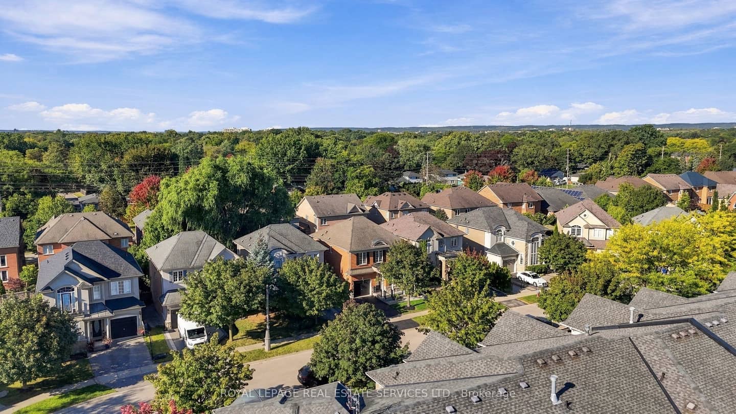 3396 Hayhurst Crescent, Oakville, ON L6L 6W9
