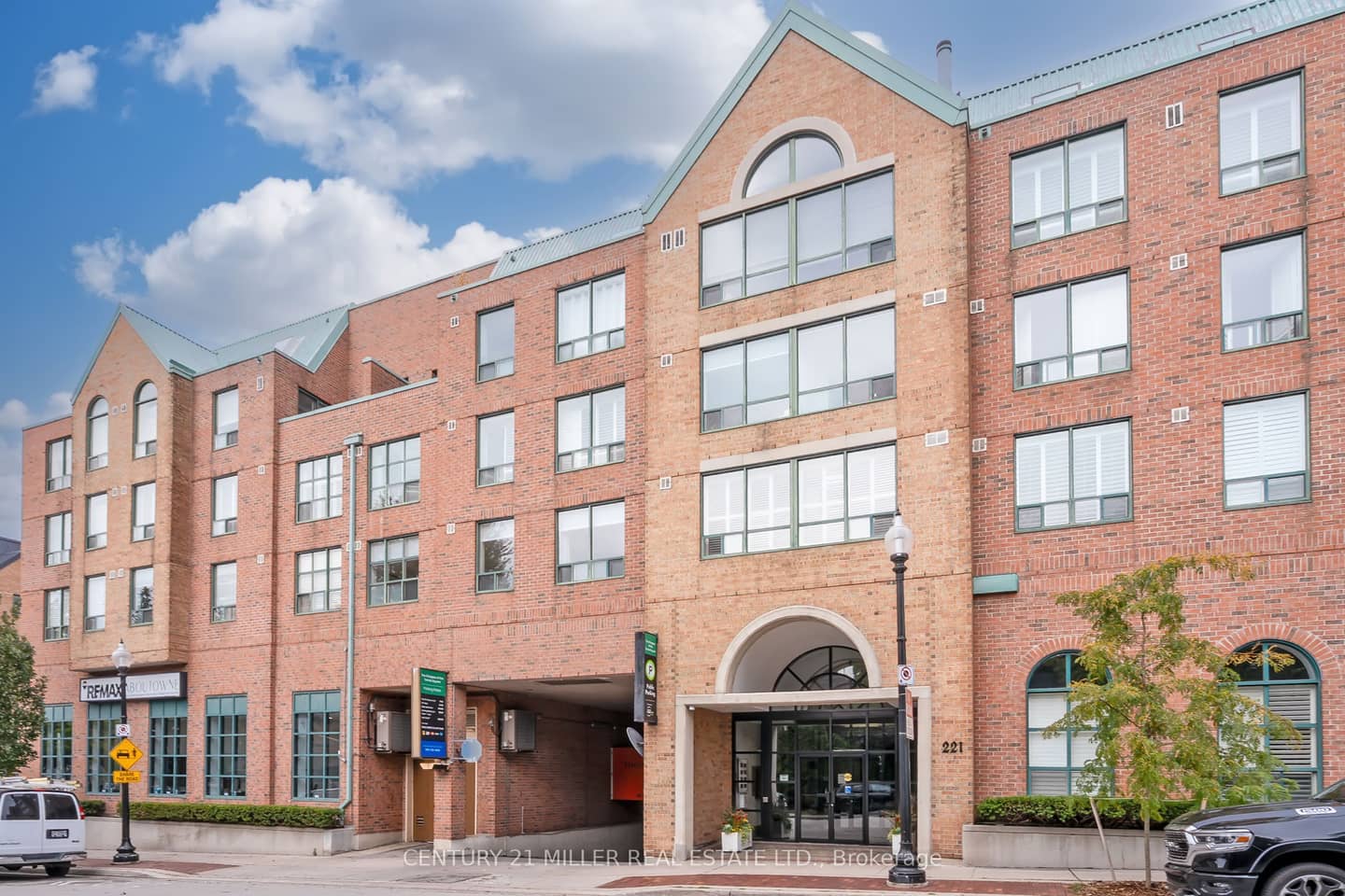 221 Robinson Street 307, Oakville, ON L6J 7N9