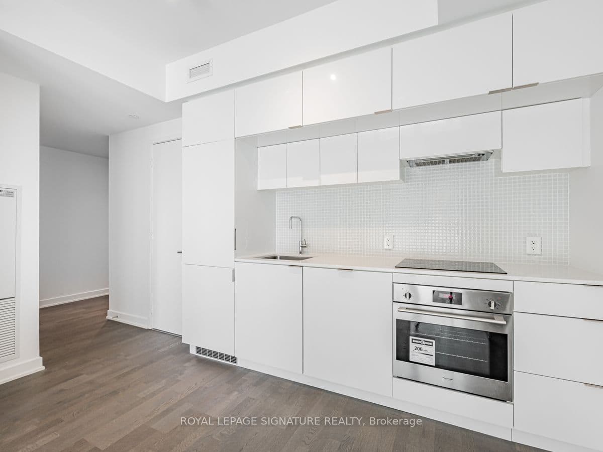 185 Roehampton Avenue 615, Toronto, ON M4P 0C6