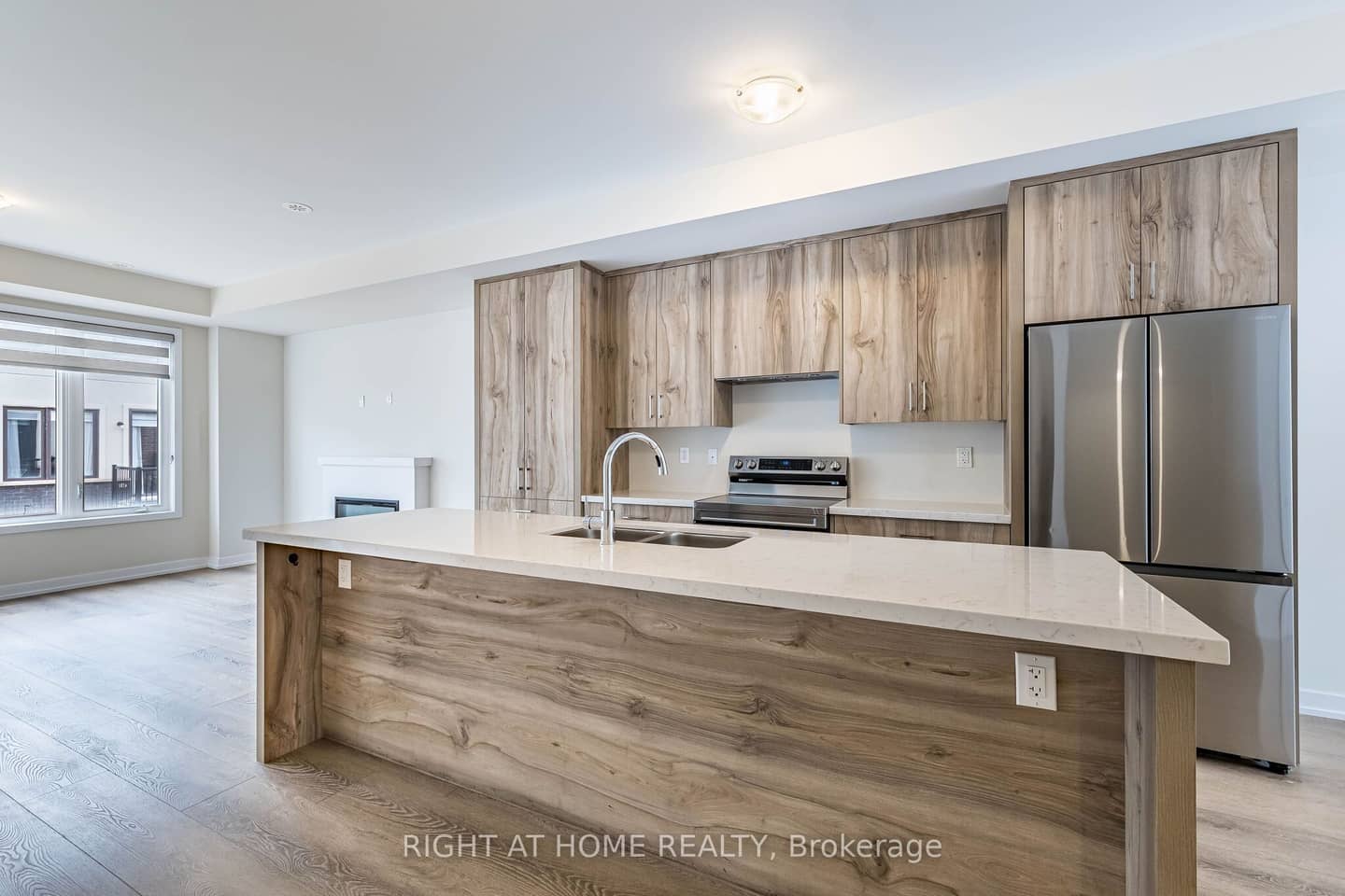 1330 Shevchenko Boulevard, Oakville, ON L6M 5R4