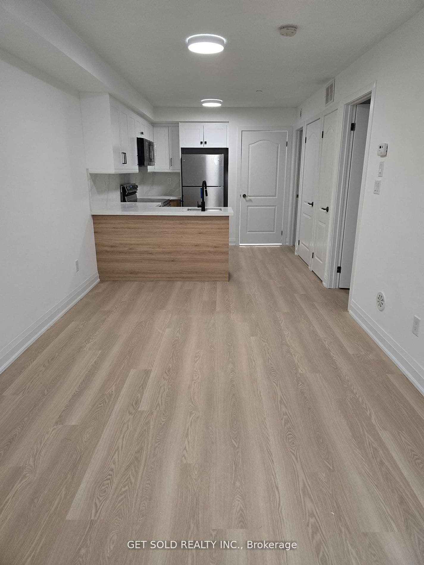 8 Drummond Street 421, Toronto, ON M8V 1Y8