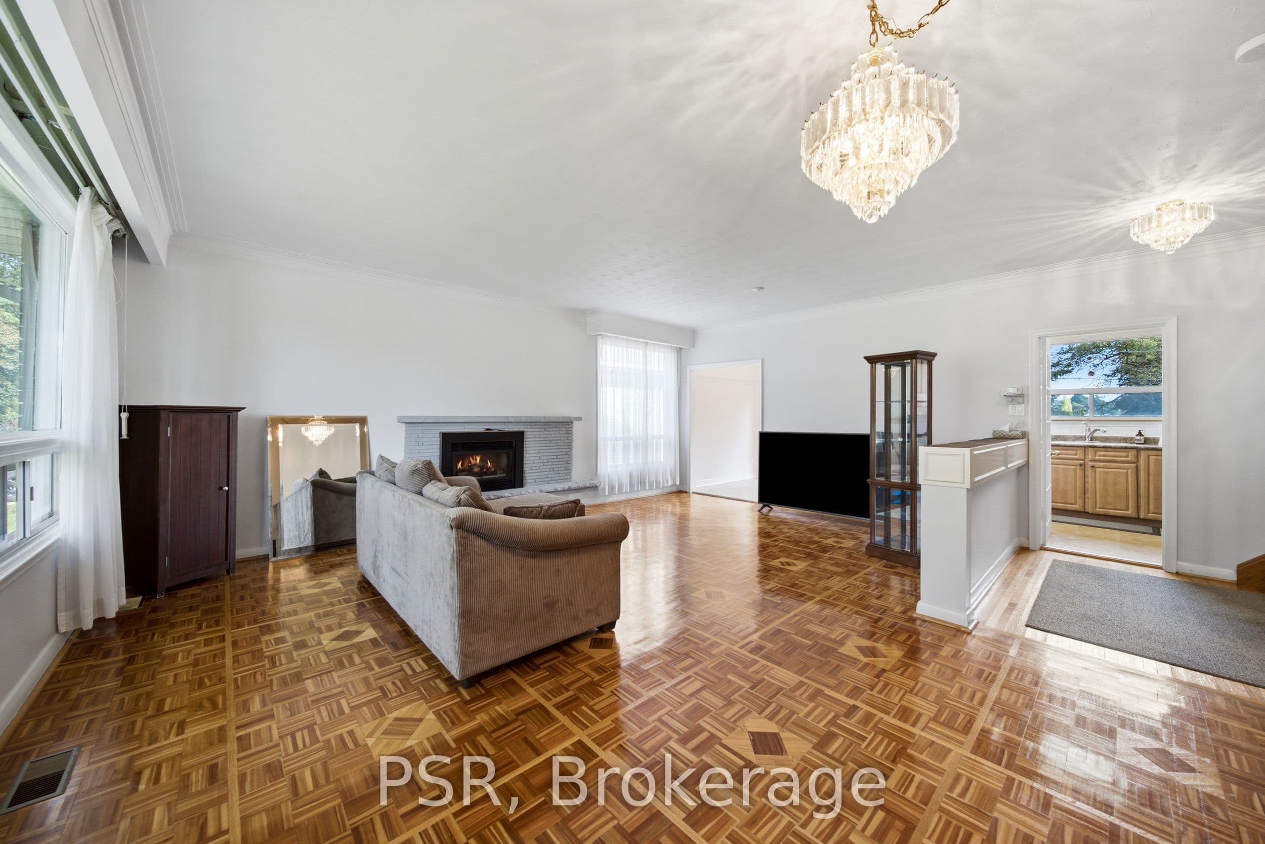 1475 Larchview Trail, Mississauga, ON L5E 3C2