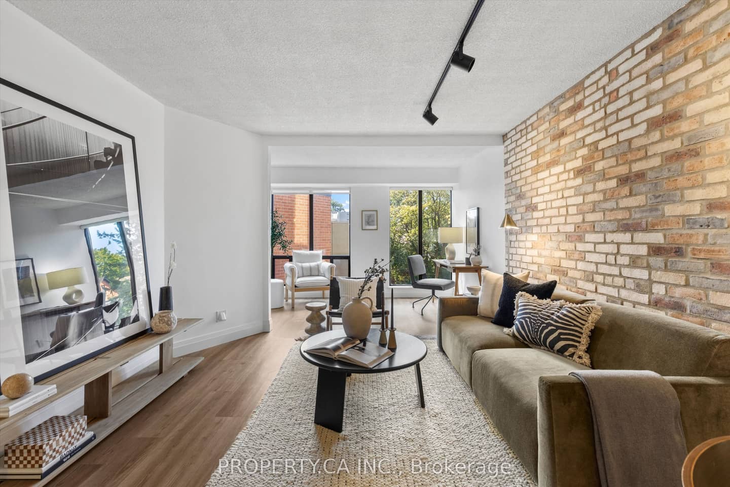 456 College Street 306, Toronto, ON M6G 4A3