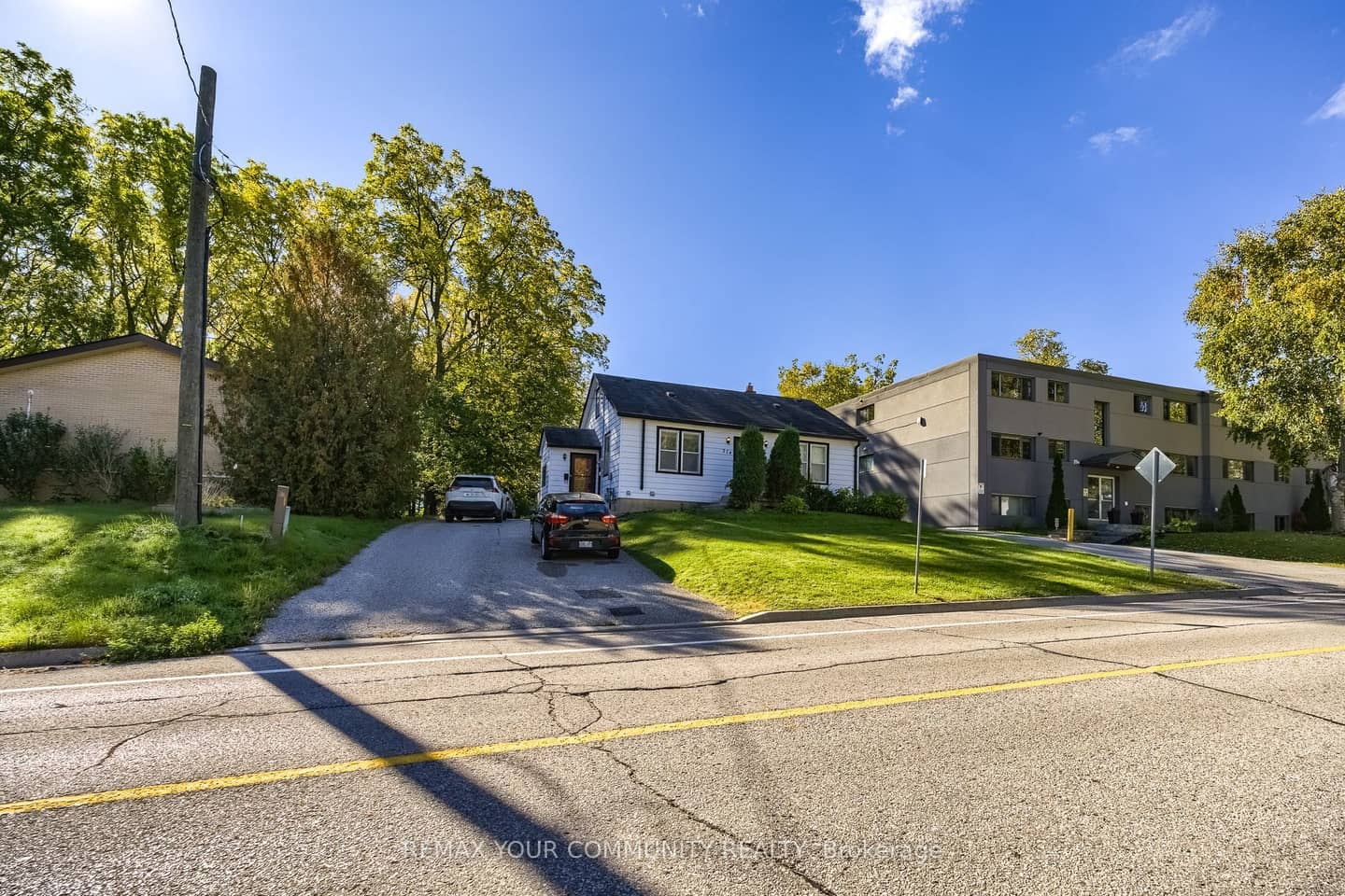 374 Penn Avenue, Newmarket, ON L3Y 2S9