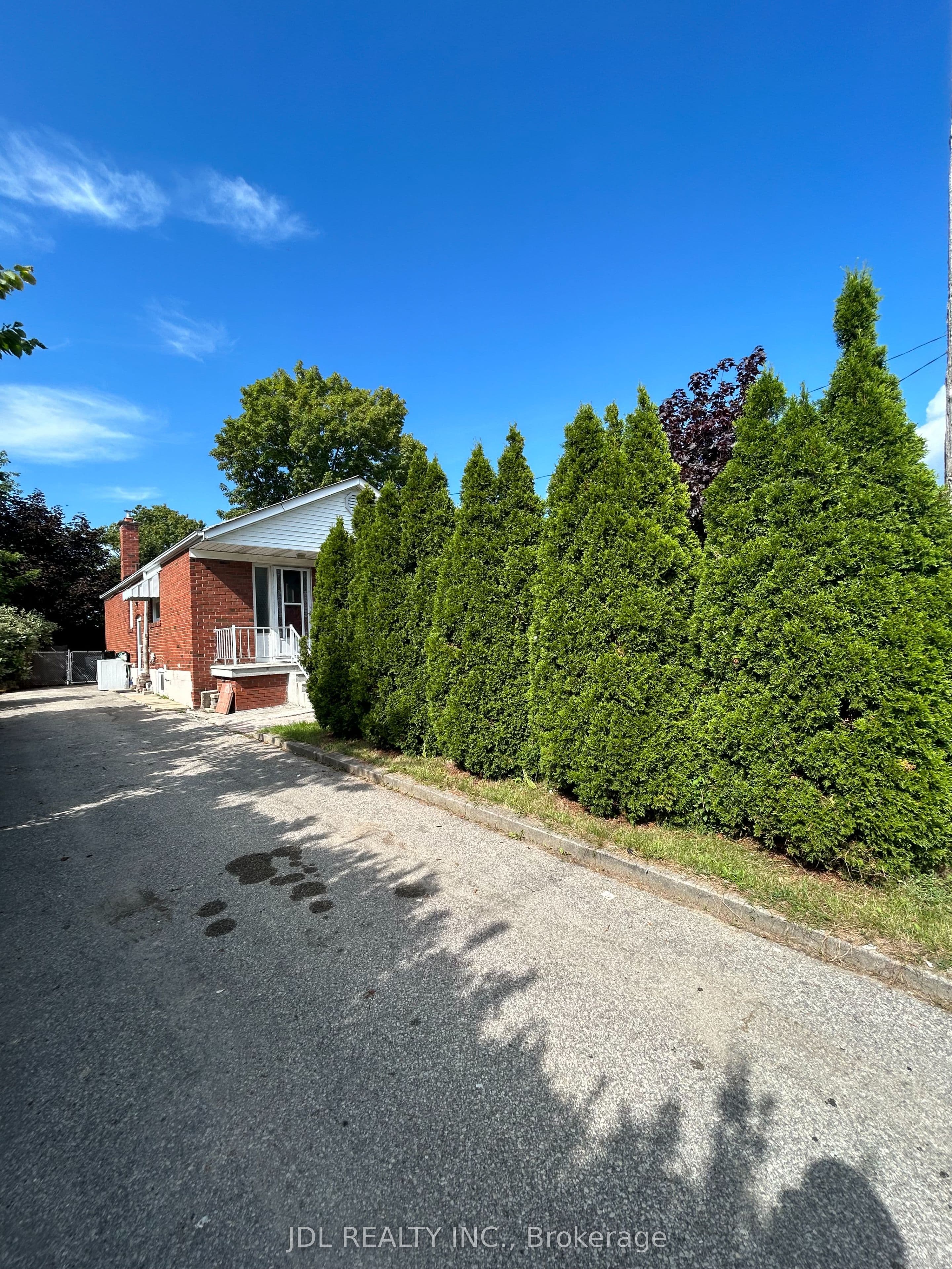 8 Highwood Ave Avenue Three-Bedroom Main Floor, Toronto, ON M1R 2E4