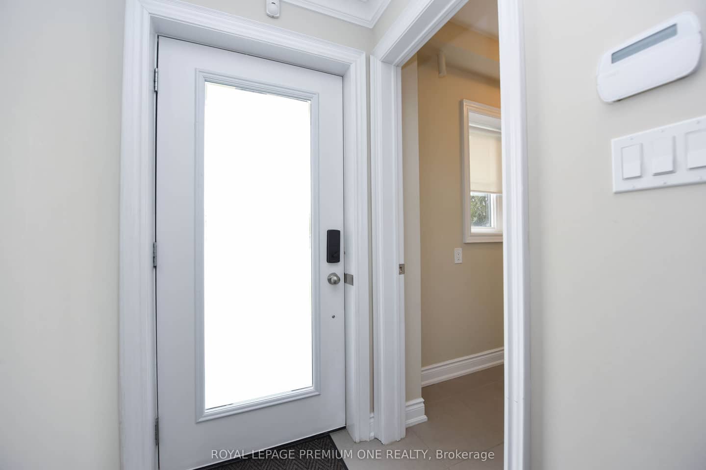 6A ACORN Avenue, Toronto, ON M9B 0B7