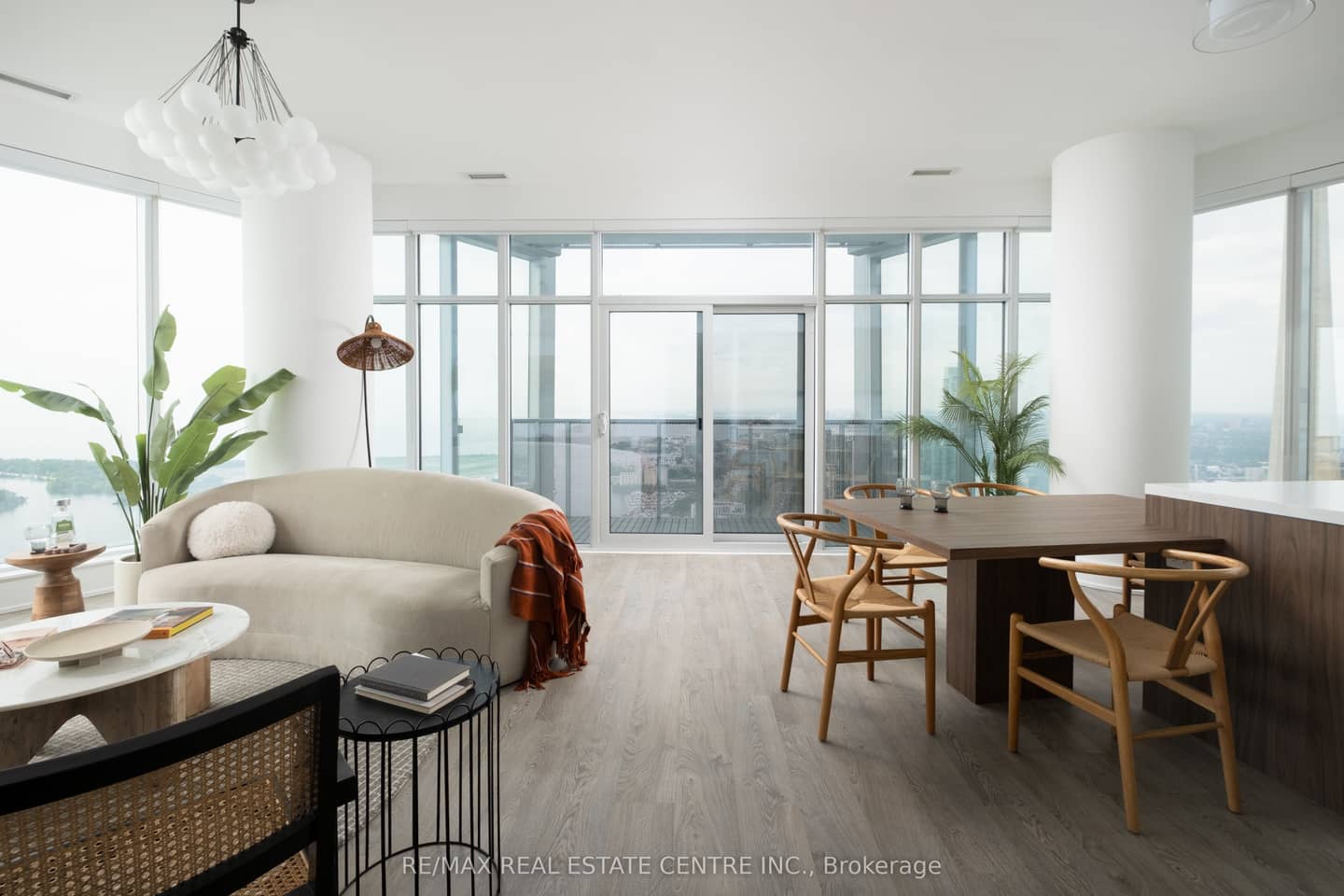 10 York Street 6210, Toronto, ON M5J 2L9