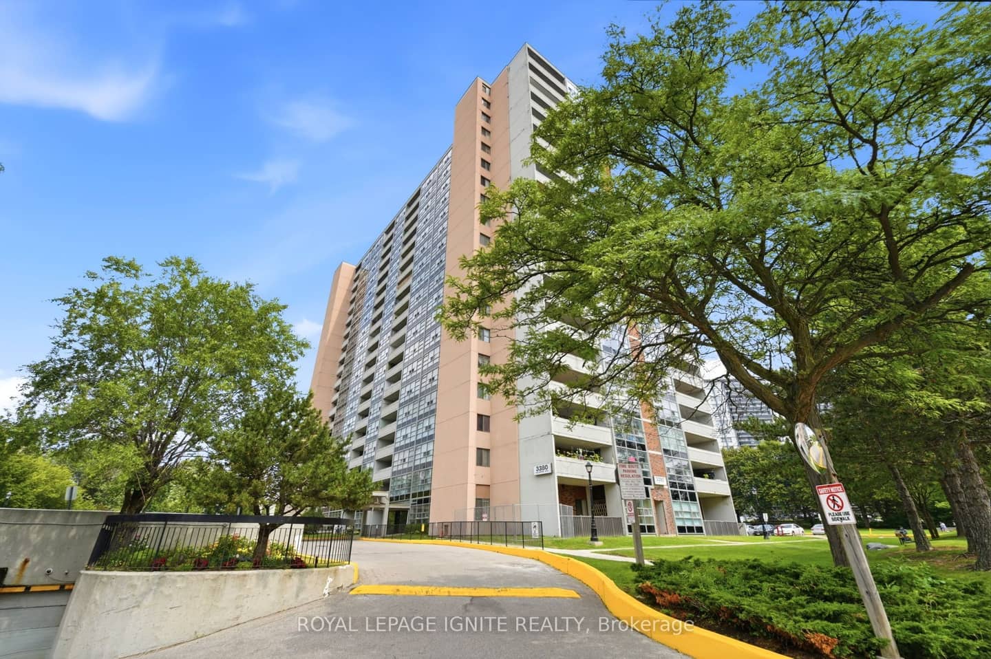 3380 Eglinton Avenue 903, Toronto, ON M1J 3L6