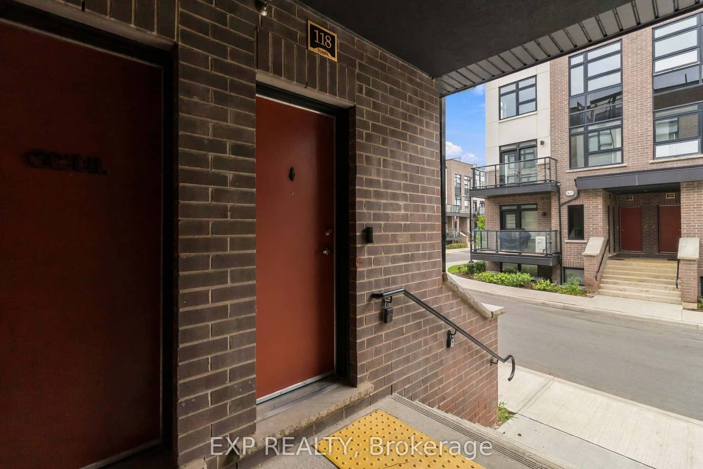 1569 Rose Way 118, Milton, ON L9E 1N4