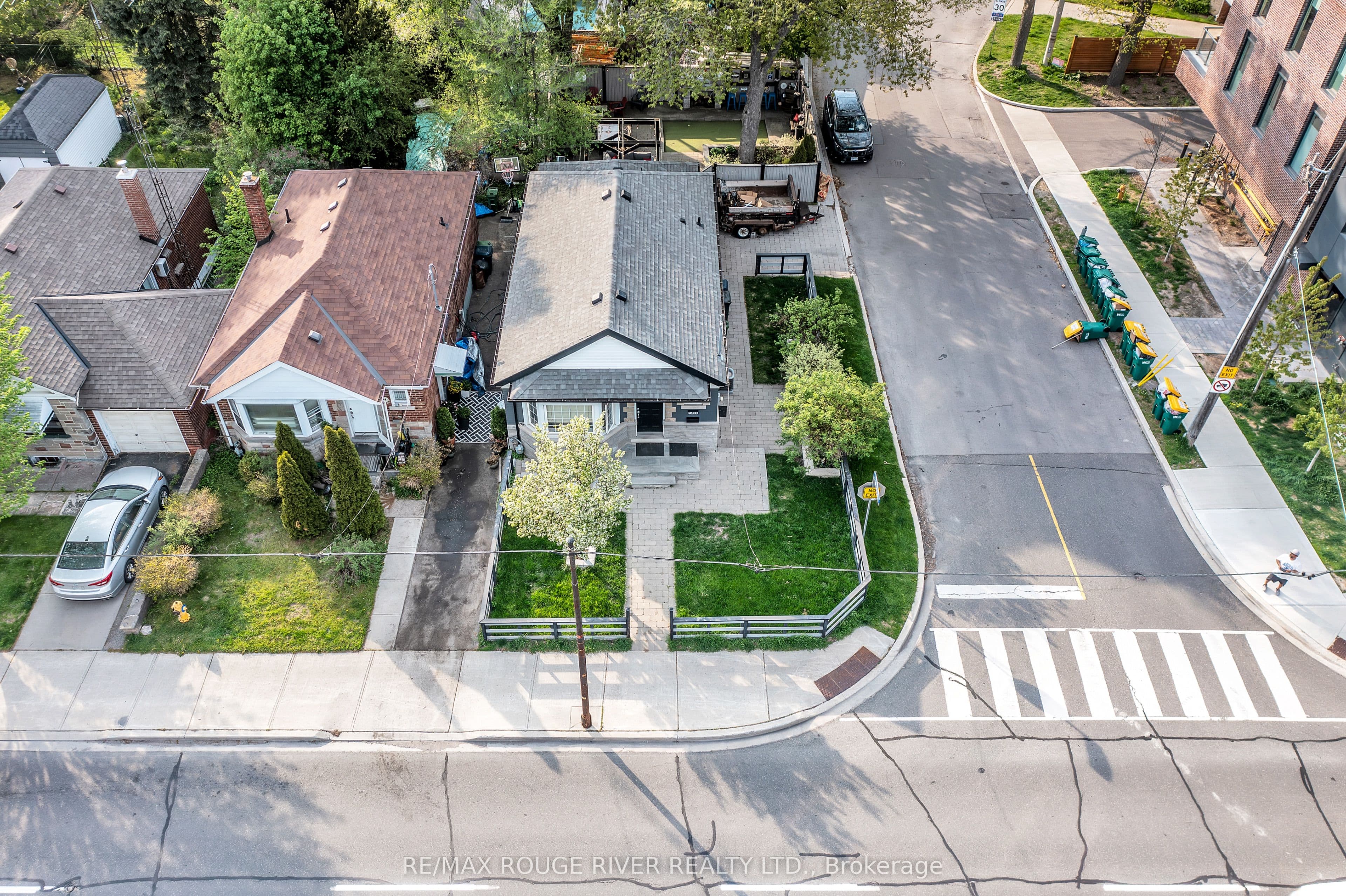 1306 Kingston Road, Toronto, ON M1N 1P5