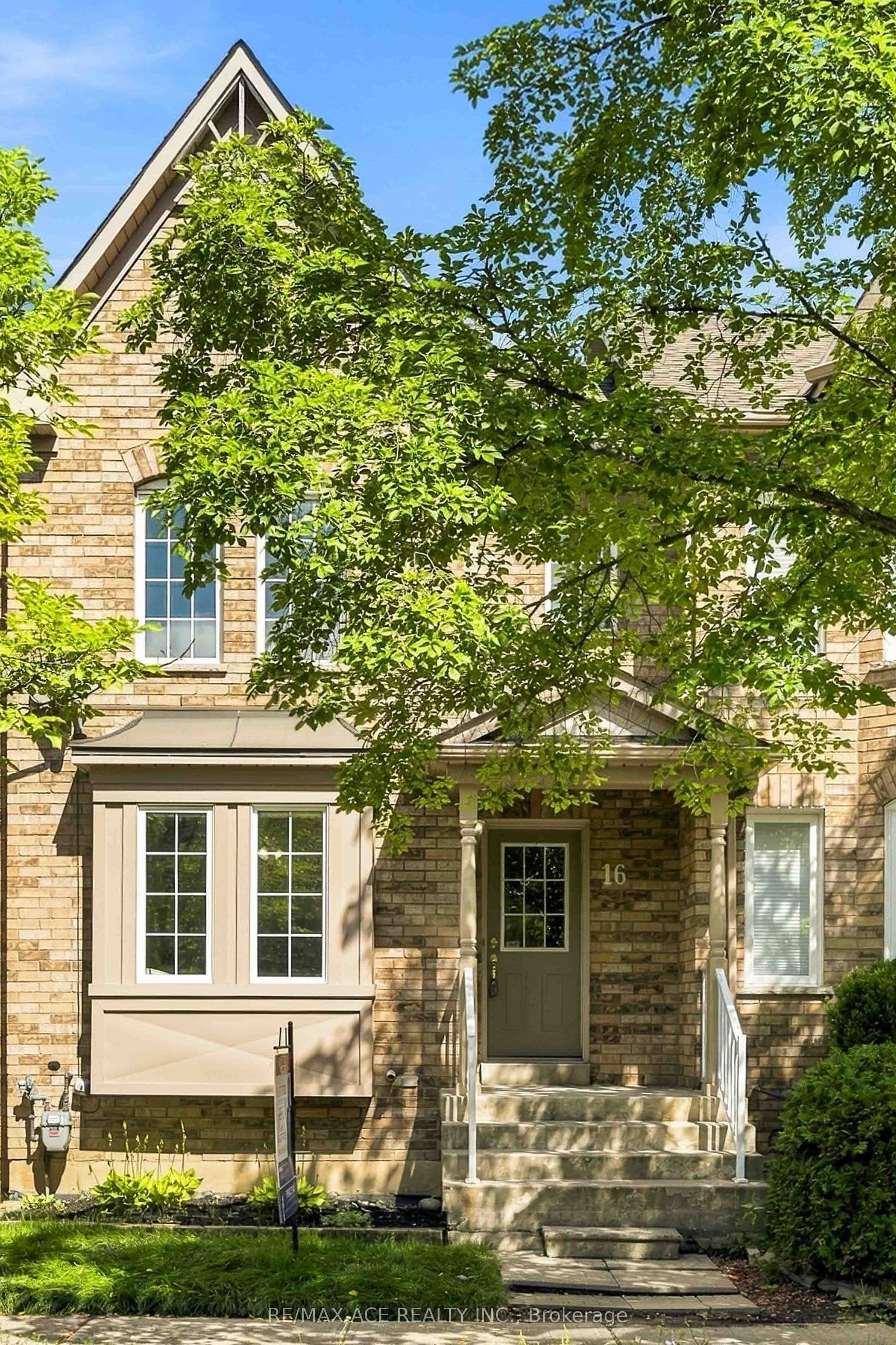 16 White's Hill Avenue, Markham, ON L6B 1C1