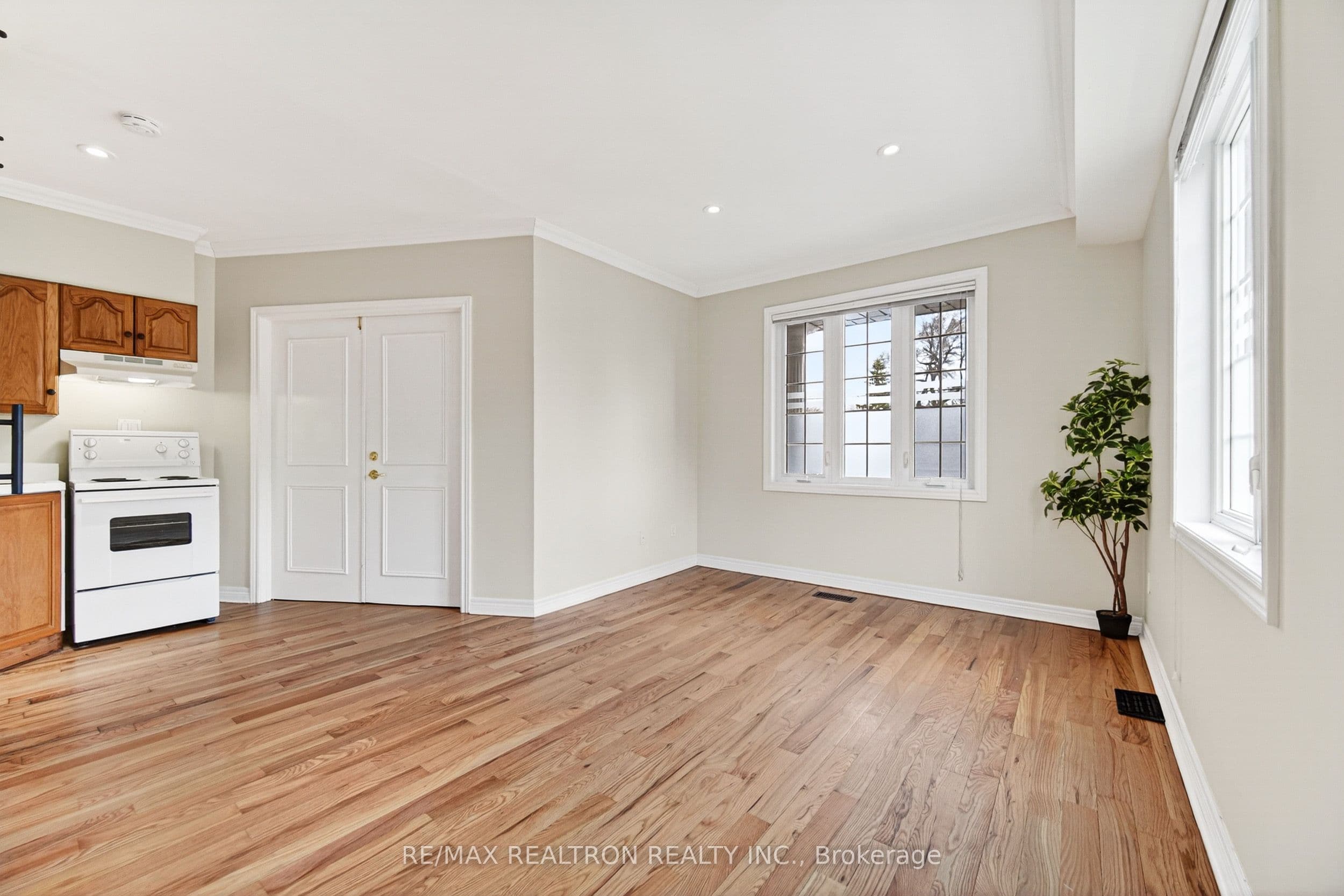 454 Donlands Avenue, Toronto, ON M4J 3S5