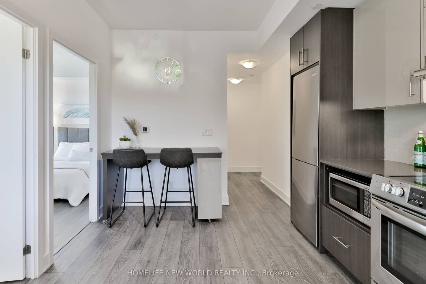 188 Fairview Mall Drive 215, Toronto, ON M2J 0H7