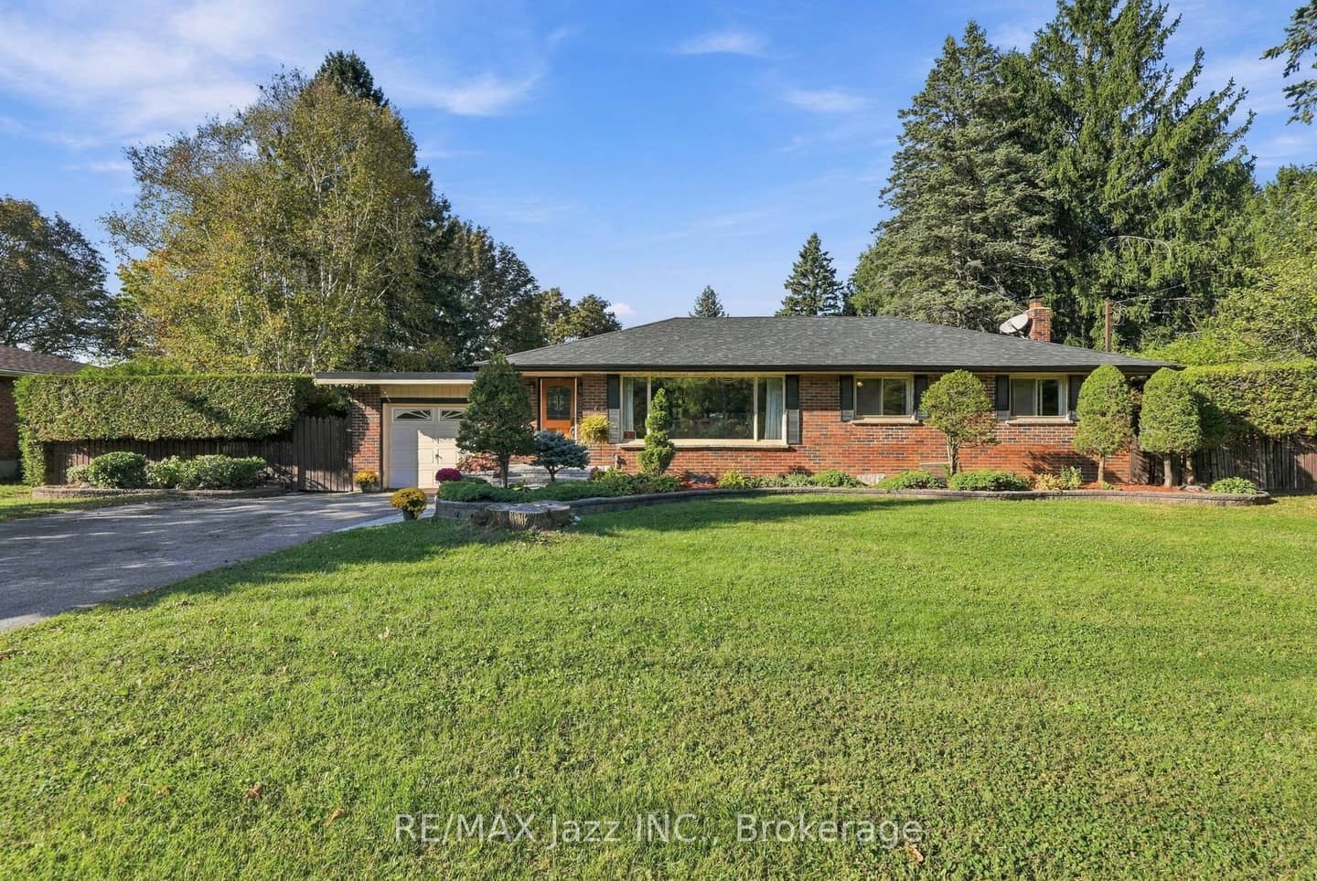 346 Conlin Road E, Oshawa, ON L1H 7K5