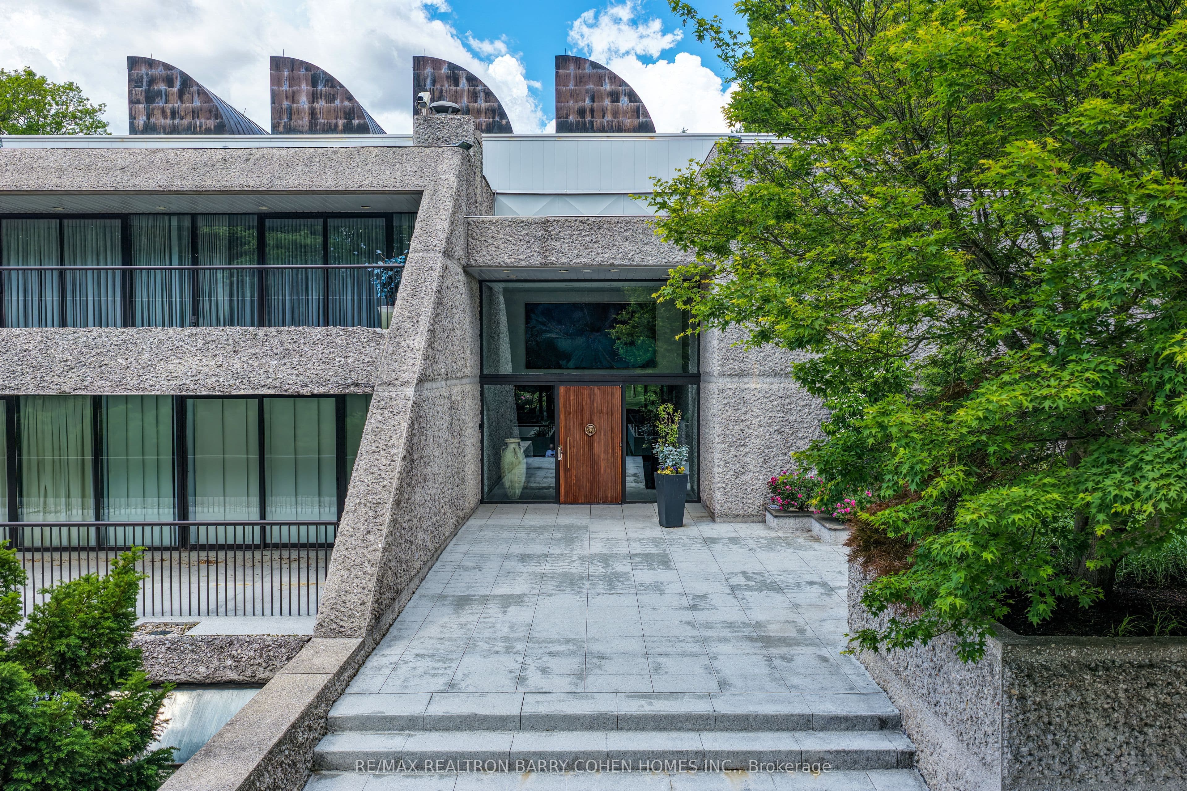 30 High Point Road, Toronto, ON M3C 2R3