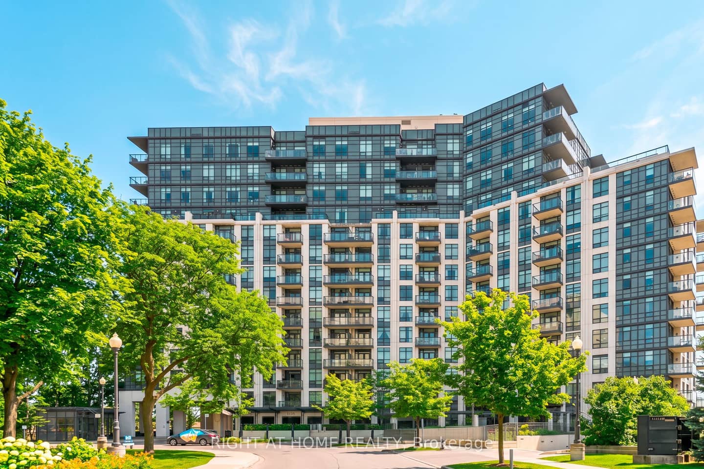 1135 Royal York Road 1301, Toronto, ON M9A 0C3