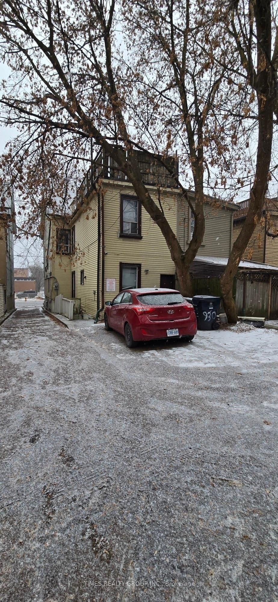 930 Dundas Street E, Toronto, ON M4M 1R3