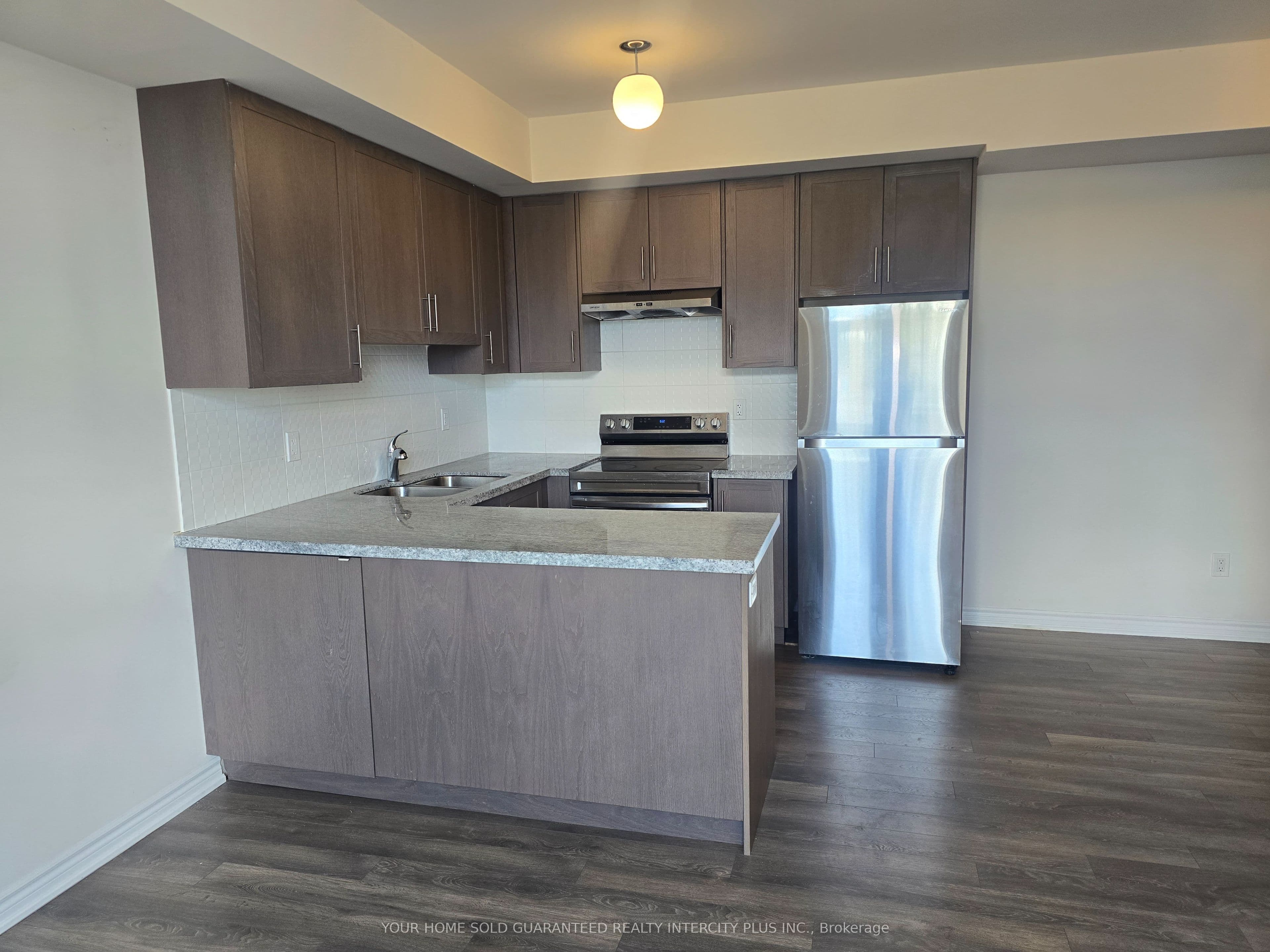 60 Halliford Place 702, Brampton, ON L6P 4R1