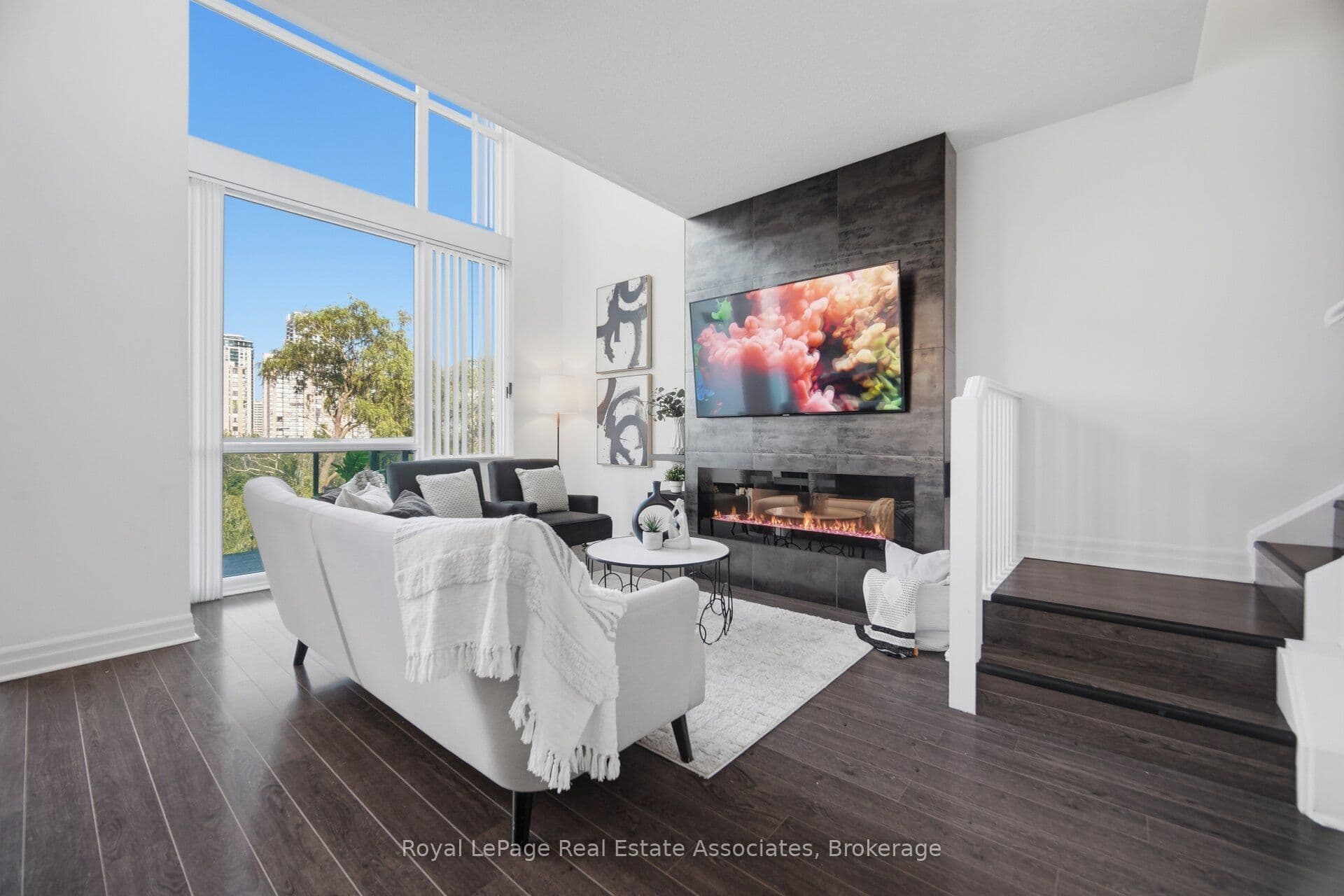220 Burnhamthorpe Road W 305, Mississauga, ON L5B 4N4