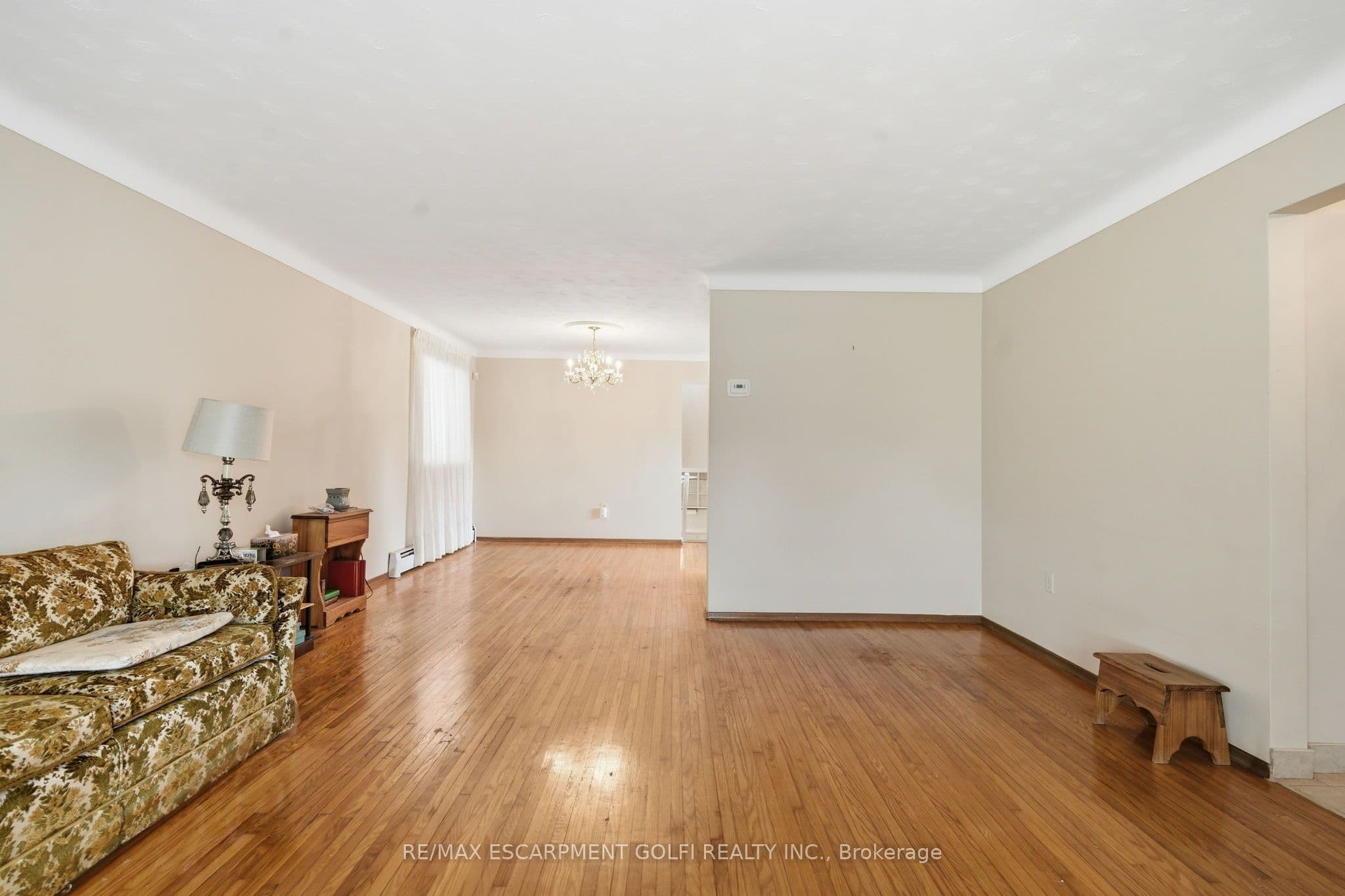 5742 Stanley Avenue, Niagara Falls, ON L2G 3X7
