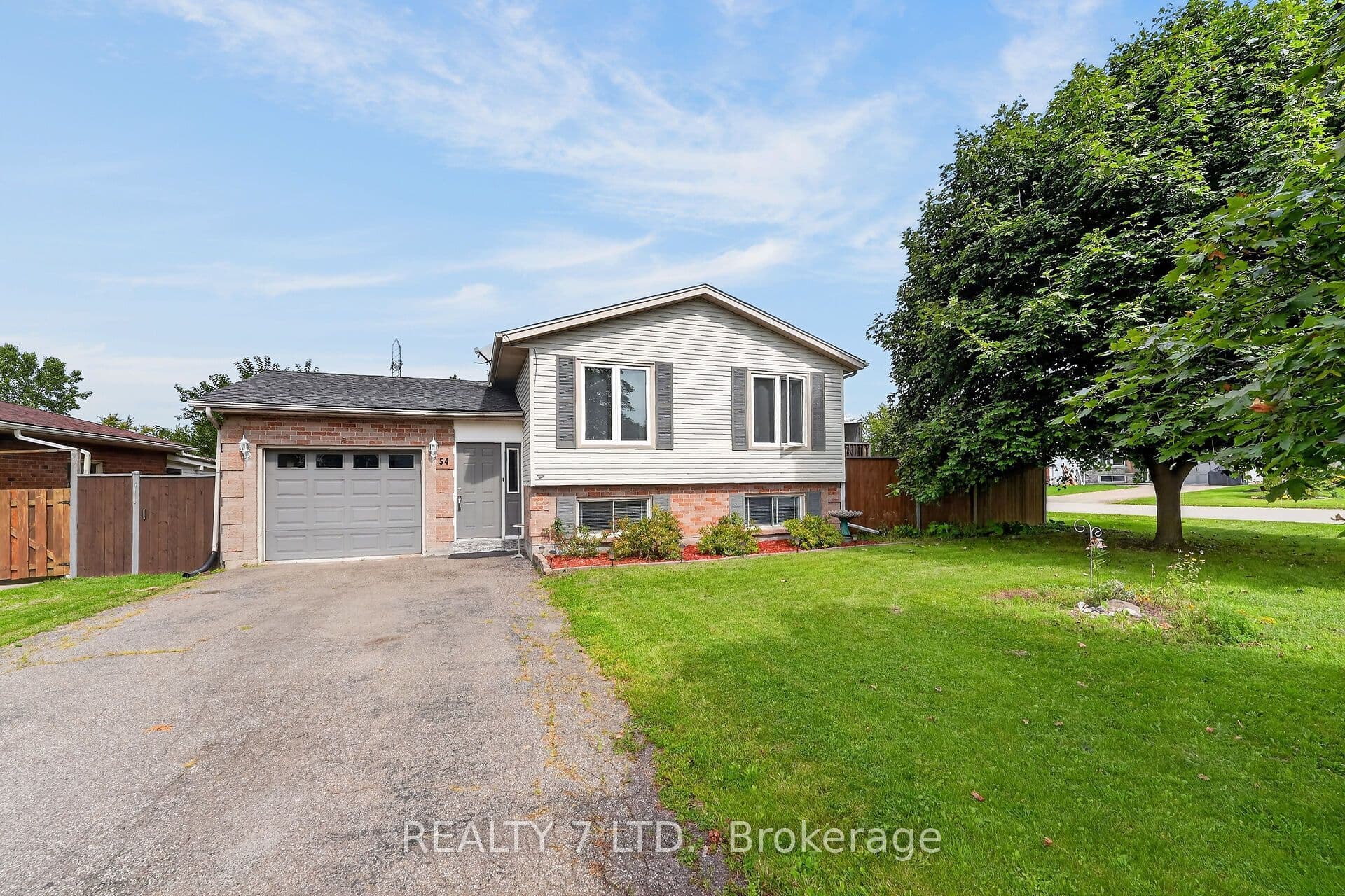 54 COWAN Drive, Thorold, ON L2V 4Y9