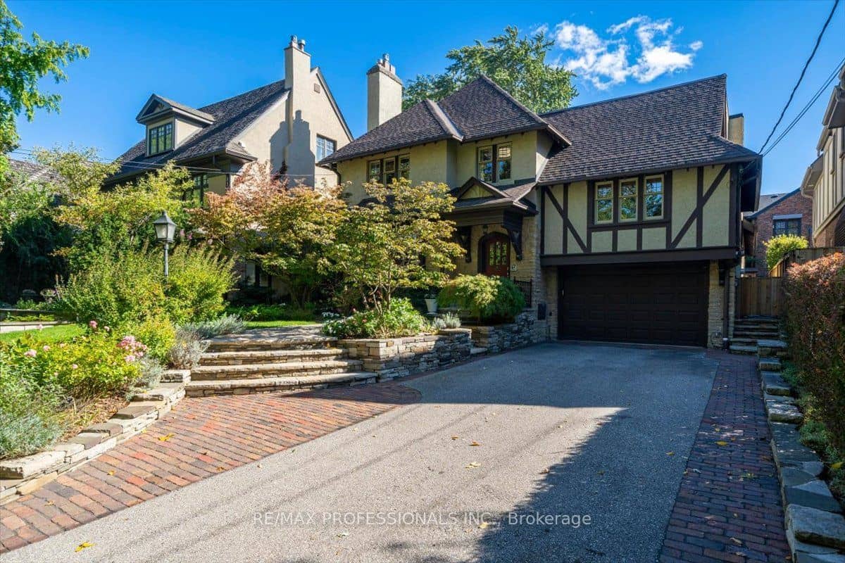 17 King Georges Road, Toronto, ON M8X 1K7
