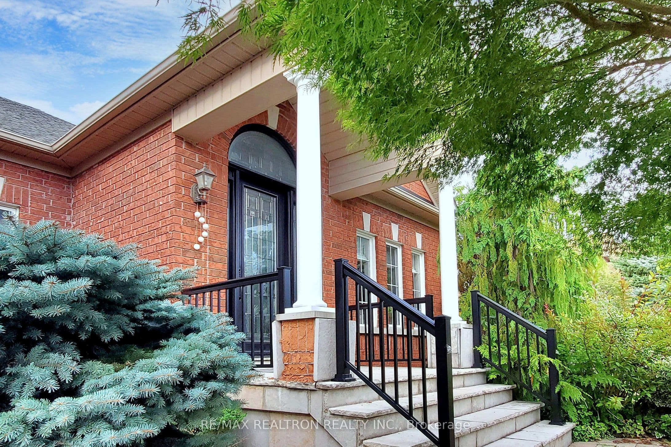 1021 Ivsbridge Boulevard, Newmarket, ON L3X 1N7