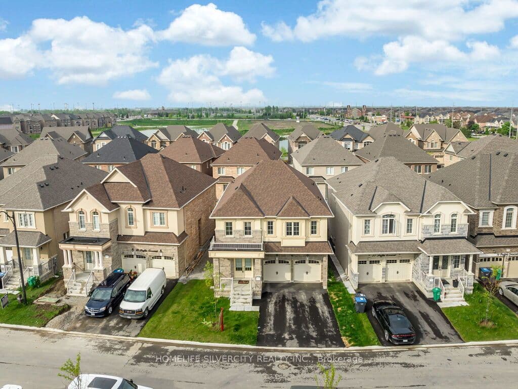 15 Puffin Crescent, Brampton, ON L6R 4C4