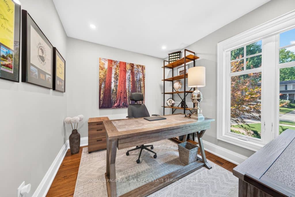 385 Rosslyn Drive, Burlington, ON L7T 1S6